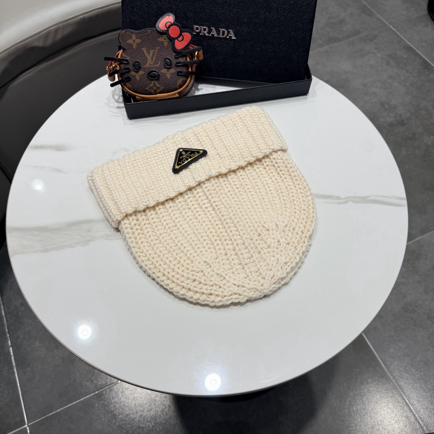 普拉达 Prada 🫓最新三角标 针织帽毛线帽女宽松冷帽，秋冬季保暖加厚 新款护耳针织帽