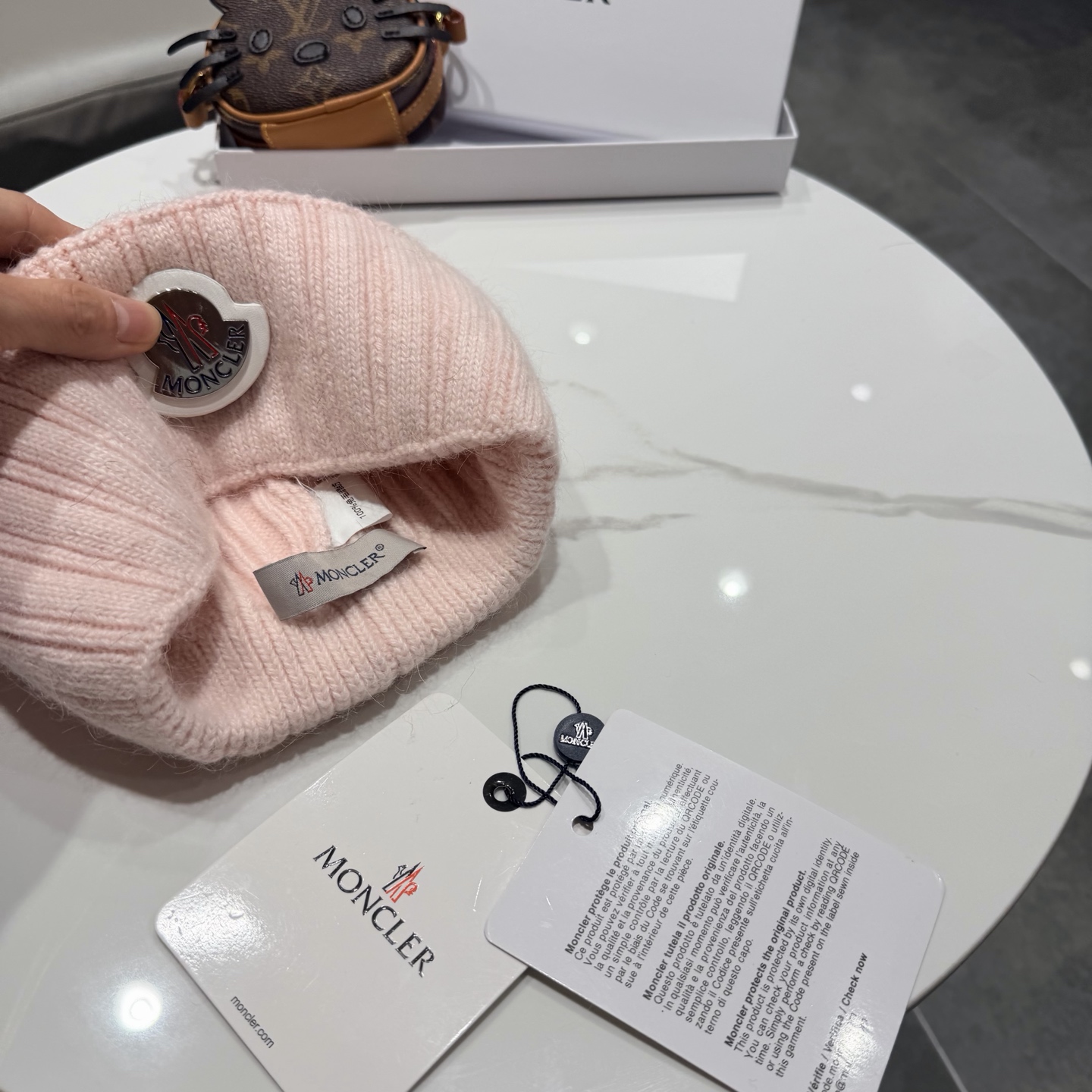 moncler新款秋冬毛线帽冷帽针织帽字母款麻花款女时尚休闲百搭厂家批发价 