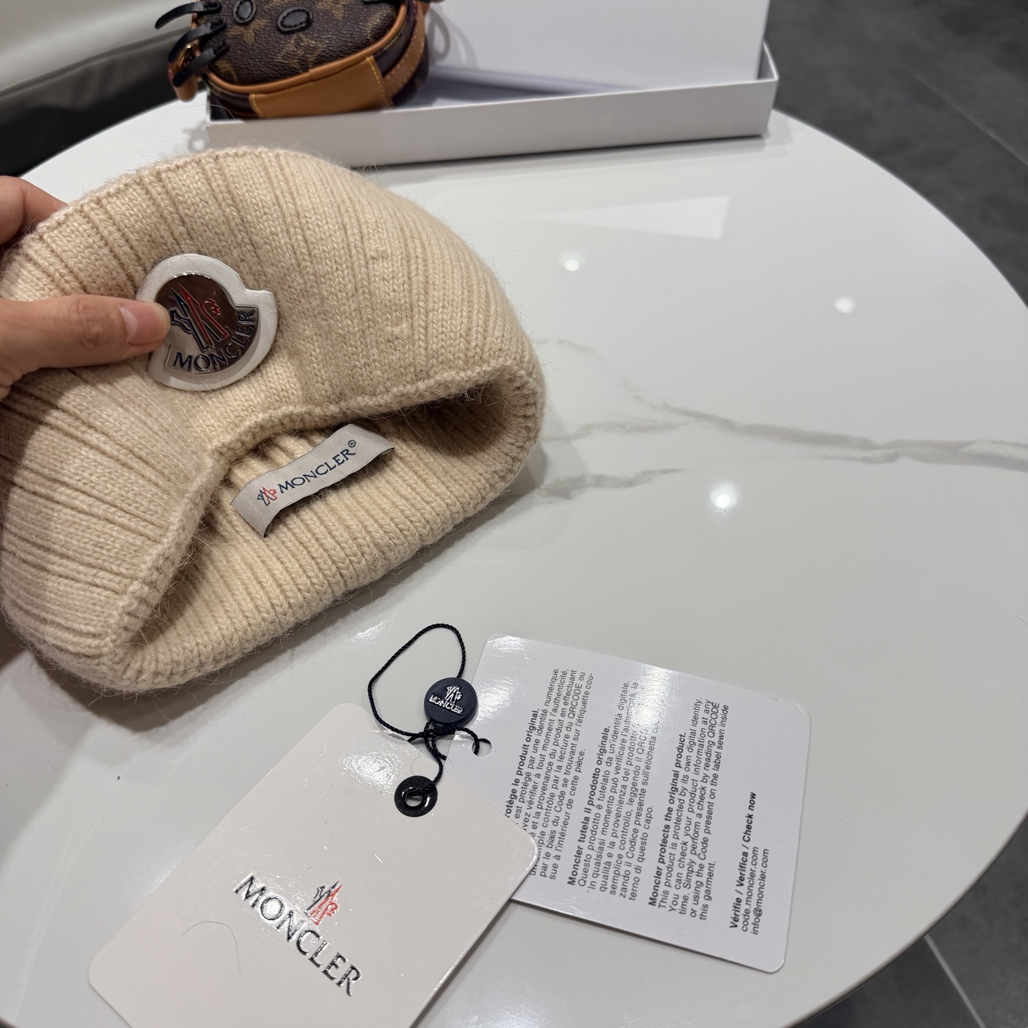 moncler新款秋冬毛线帽冷帽针织帽字母款麻花款女时尚休闲百搭厂家批发价 