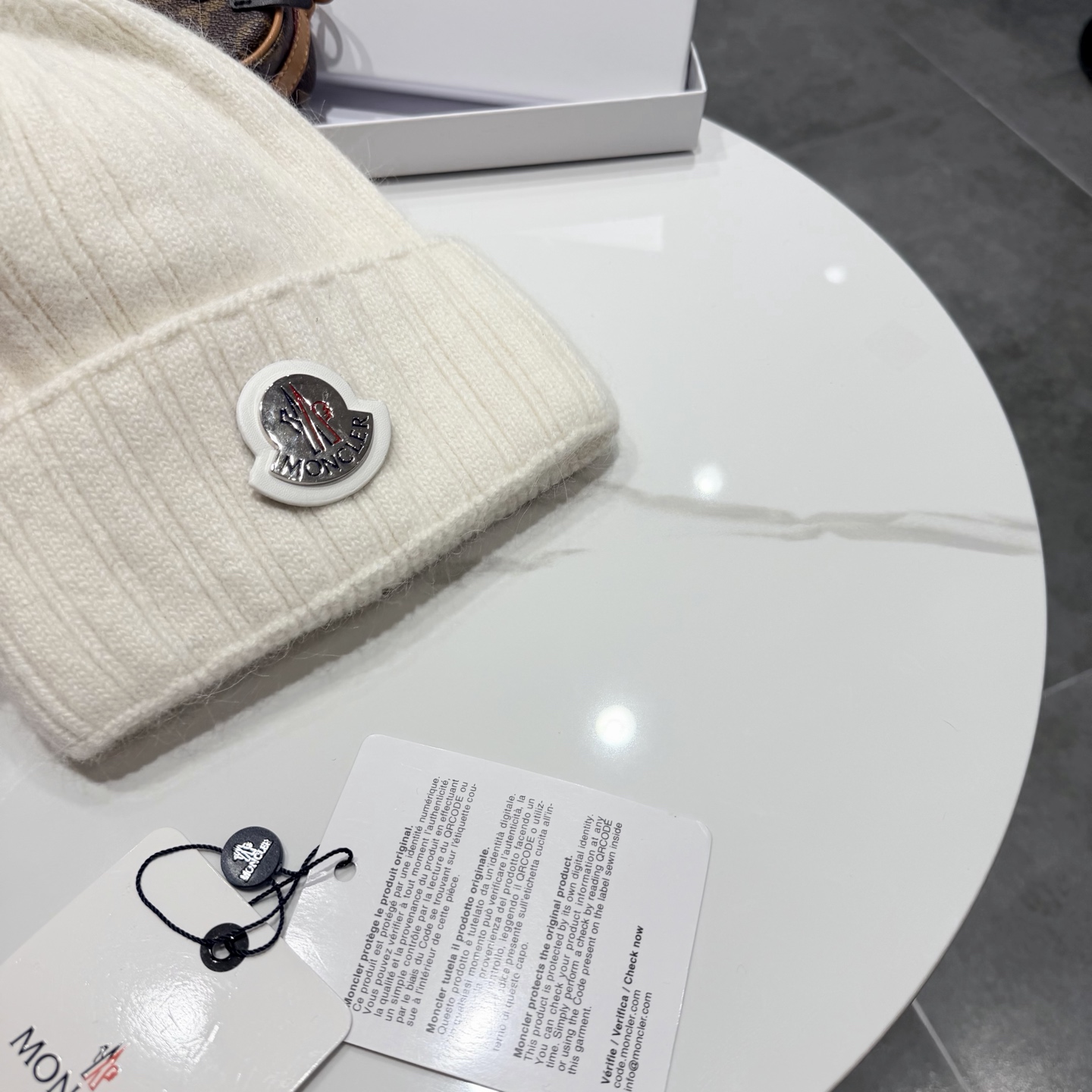 moncler新款秋冬毛线帽冷帽针织帽字母款麻花款女时尚休闲百搭厂家批发价 