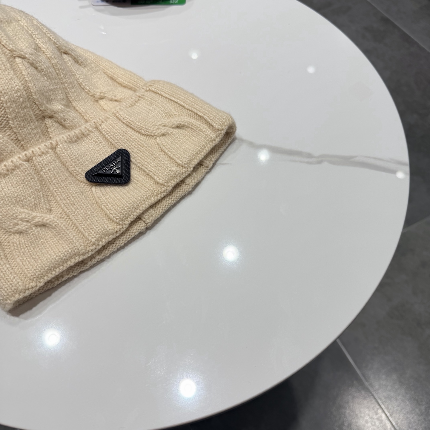 🧢普拉达PRADA👒 秋冬30%羊毛+70%兔毛新款配狐狸毛球专柜针织毛线帽，超火爆💖质感一流，出街超好搭配！减龄神器
