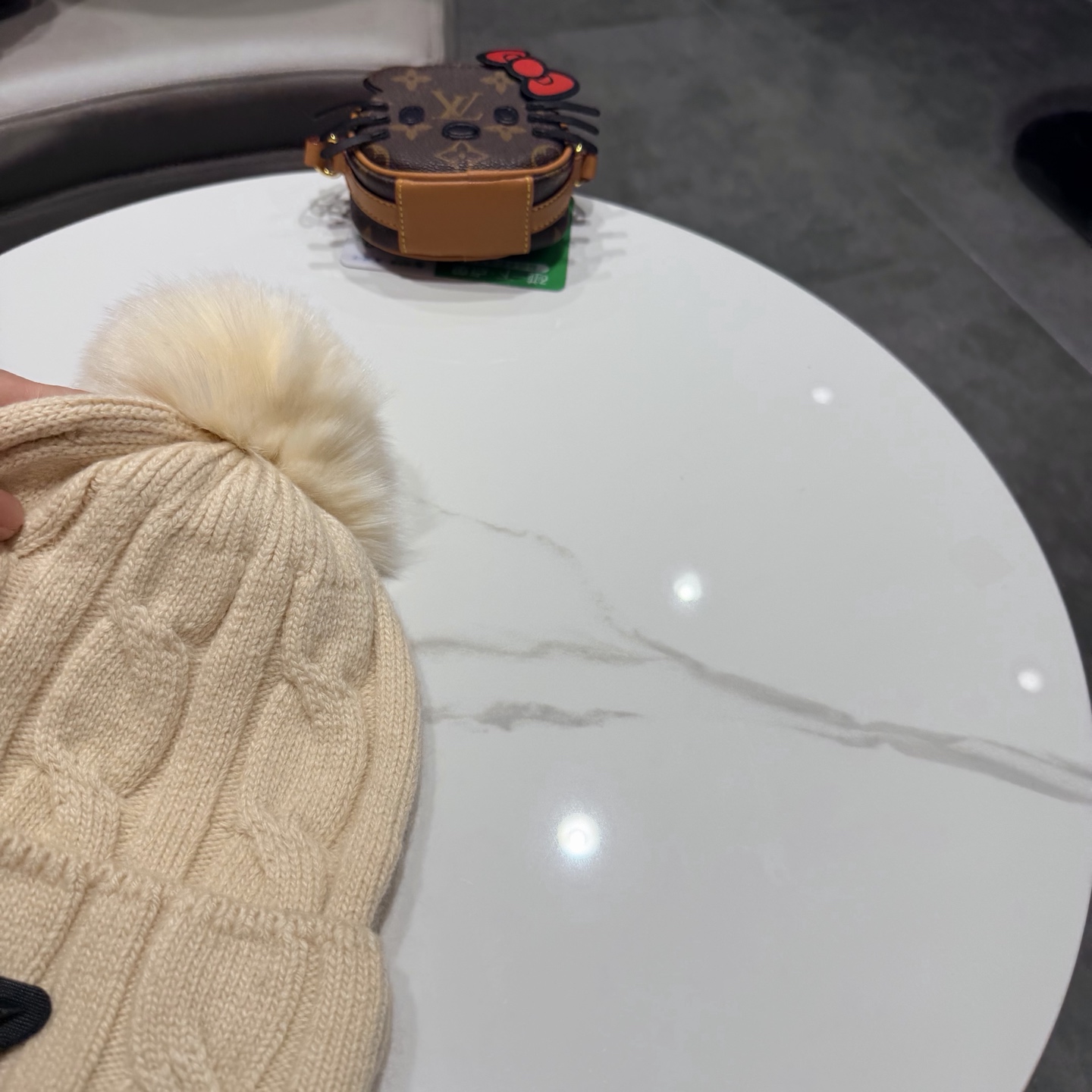 🧢普拉达PRADA👒 秋冬30%羊毛+70%兔毛新款配狐狸毛球专柜针织毛线帽，超火爆💖质感一流，出街超好搭配！减龄神器