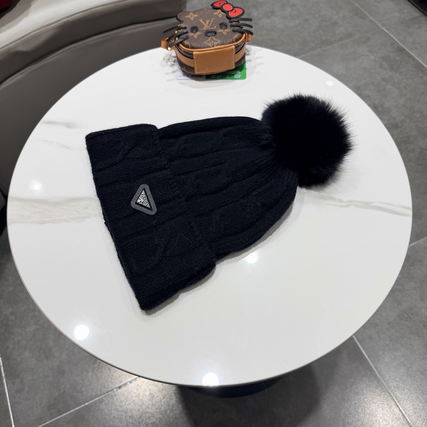 🧢普拉达PRADA👒 秋冬30%羊毛+70%兔毛新款配狐狸毛球专柜针织毛线帽，超火爆💖质感一流，出街超好搭配！减龄神器