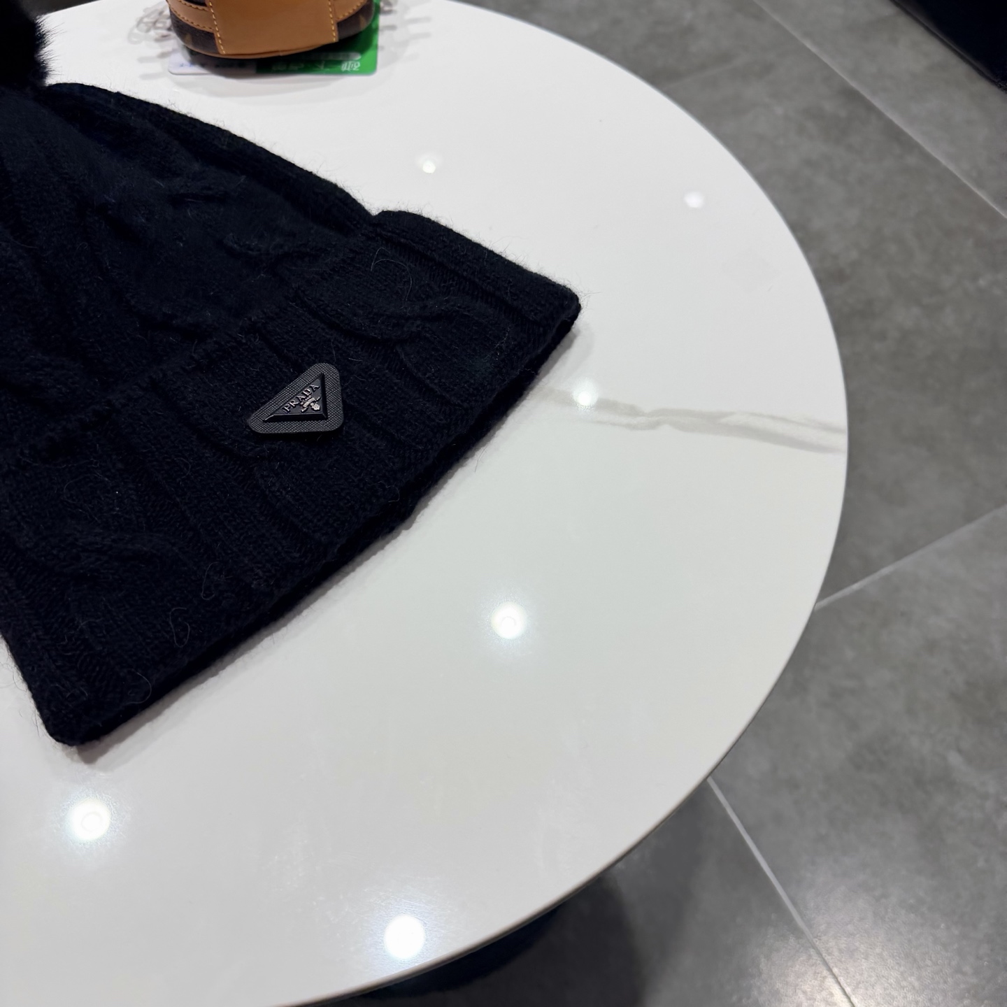 🧢普拉达PRADA👒 秋冬30%羊毛+70%兔毛新款配狐狸毛球专柜针织毛线帽，超火爆💖质感一流，出街超好搭配！减龄神器