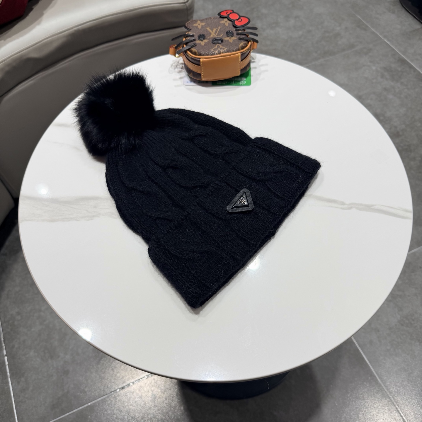 🧢普拉达PRADA👒 秋冬30%羊毛+70%兔毛新款配狐狸毛球专柜针织毛线帽，超火爆💖质感一流，出街超好搭配！减龄神器