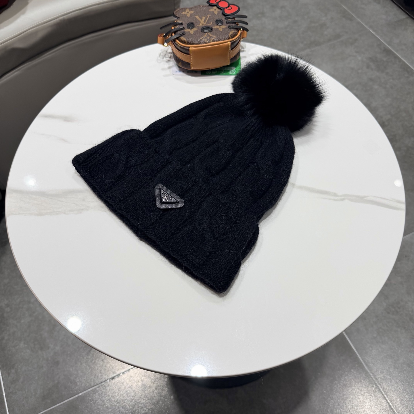 🧢普拉达PRADA👒 秋冬30%羊毛+70%兔毛新款配狐狸毛球专柜针织毛线帽，超火爆💖质感一流，出街超好搭配！减龄神器