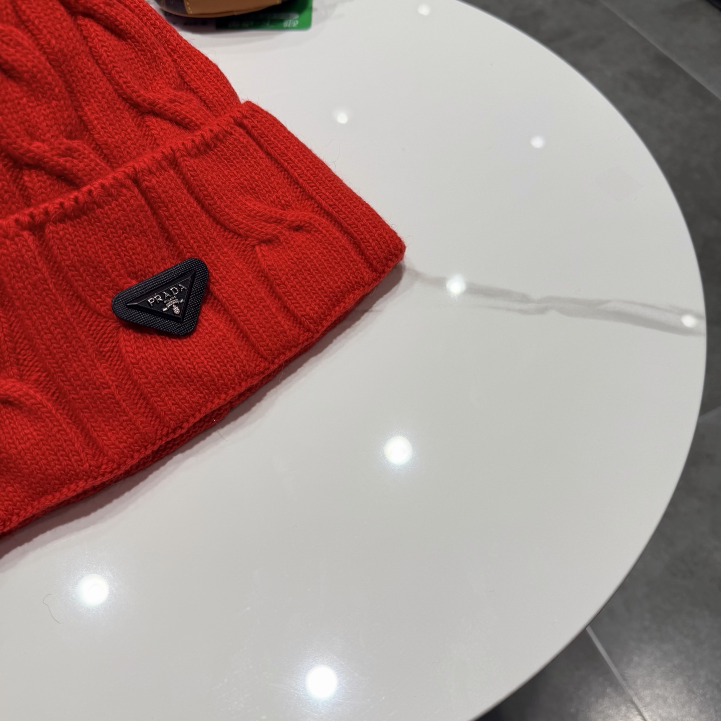 🧢普拉达PRADA👒 秋冬30%羊毛+70%兔毛新款配狐狸毛球专柜针织毛线帽，超火爆💖质感一流，出街超好搭配！减龄神器