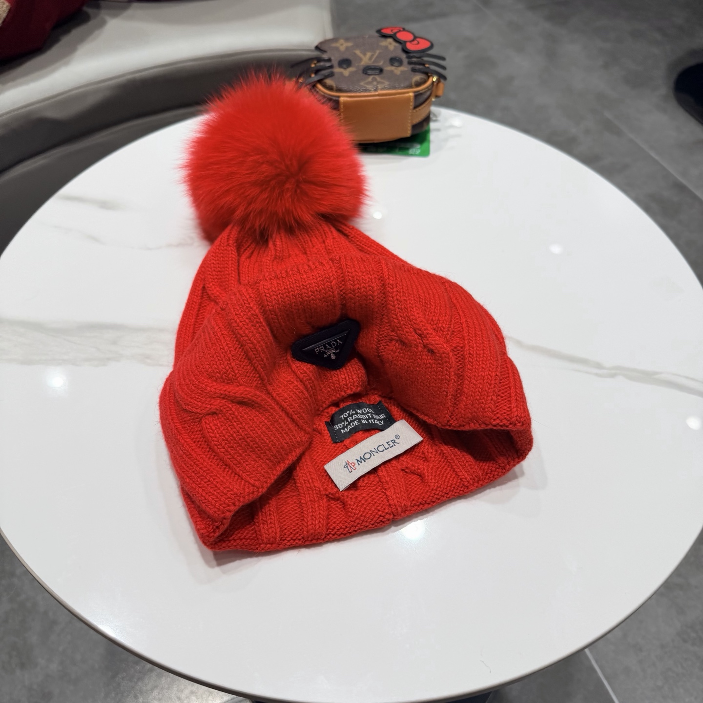 🧢普拉达PRADA👒 秋冬30%羊毛+70%兔毛新款配狐狸毛球专柜针织毛线帽，超火爆💖质感一流，出街超好搭配！减龄神器