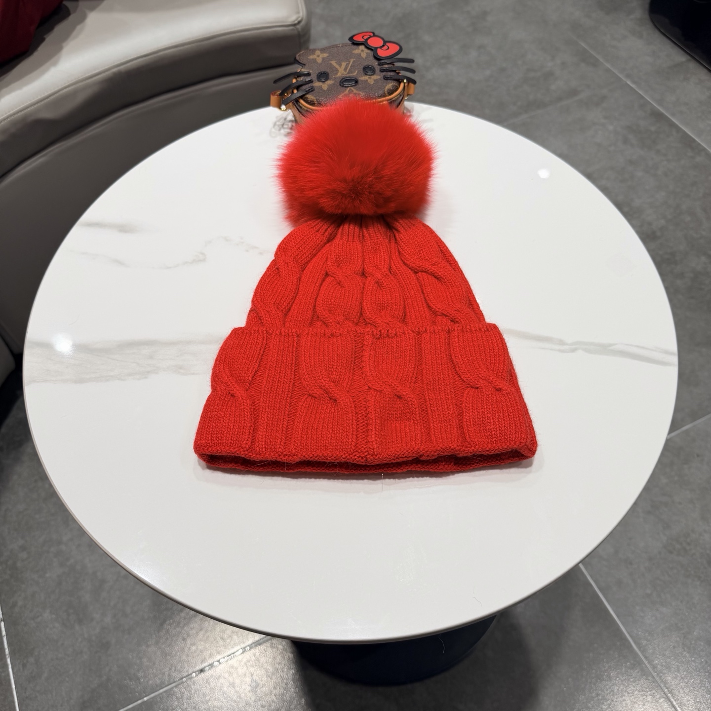 🧢普拉达PRADA👒 秋冬30%羊毛+70%兔毛新款配狐狸毛球专柜针织毛线帽，超火爆💖质感一流，出街超好搭配！减龄神器