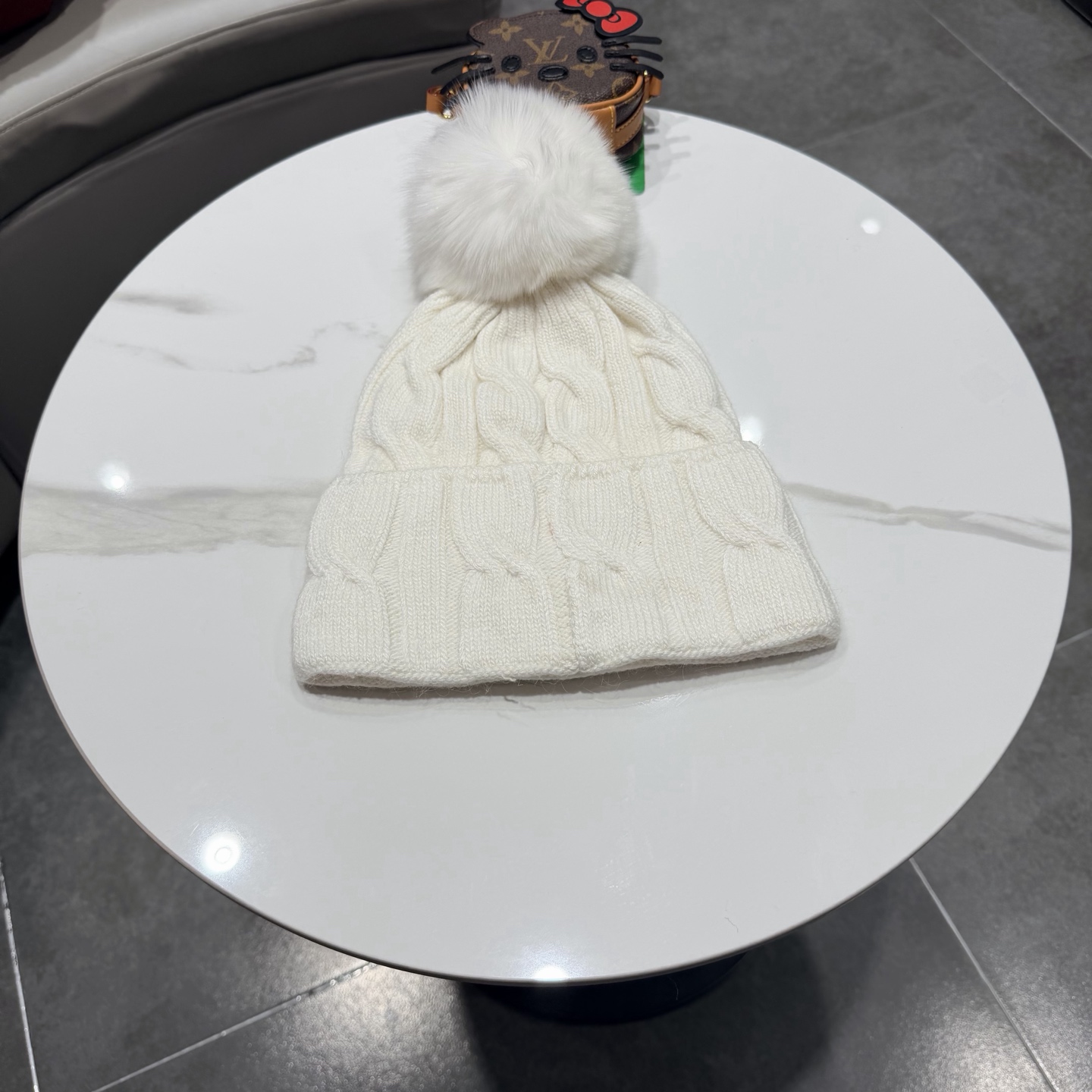 🧢普拉达PRADA👒 秋冬30%羊毛+70%兔毛新款配狐狸毛球专柜针织毛线帽，超火爆💖质感一流，出街超好搭配！减龄神器