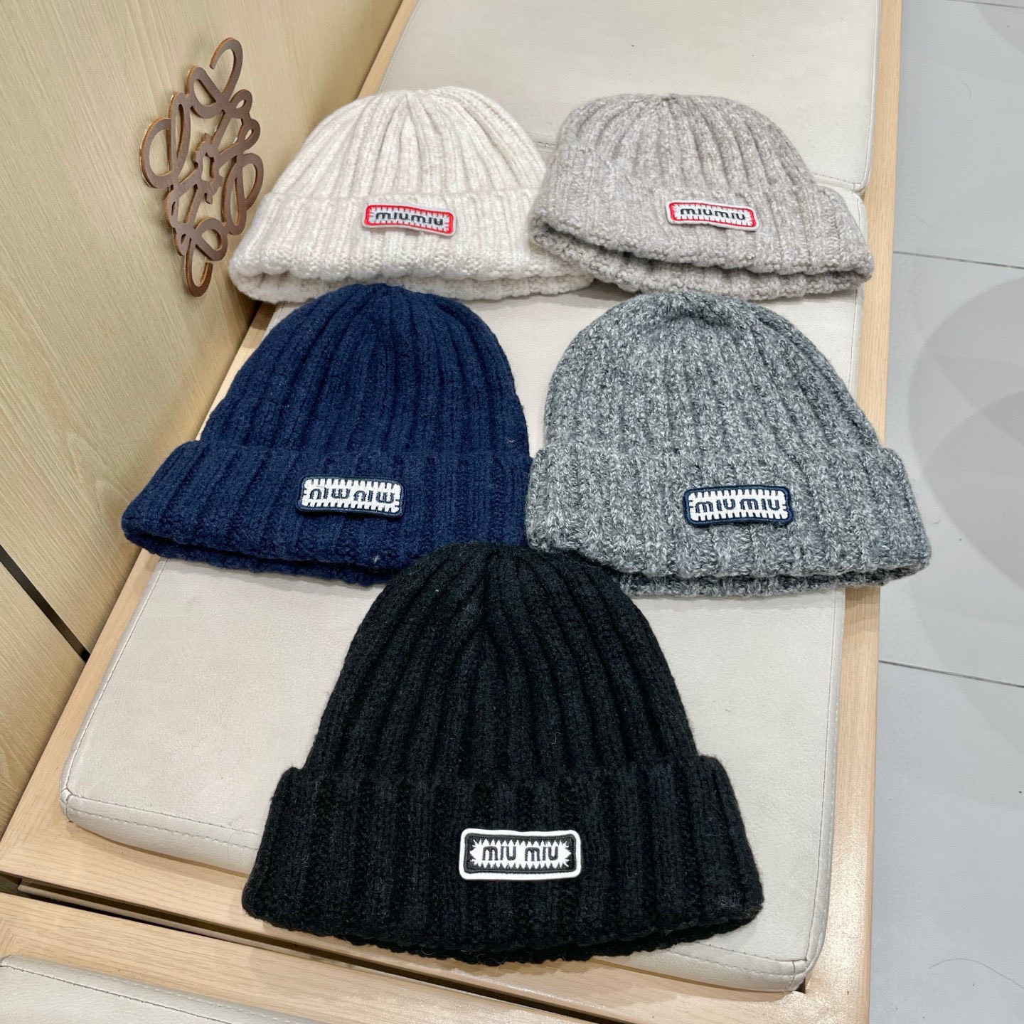 【MIUMIU缪缪】2025秋冬新款针织毛线帽，复古韩版的一款保暖百搭单品