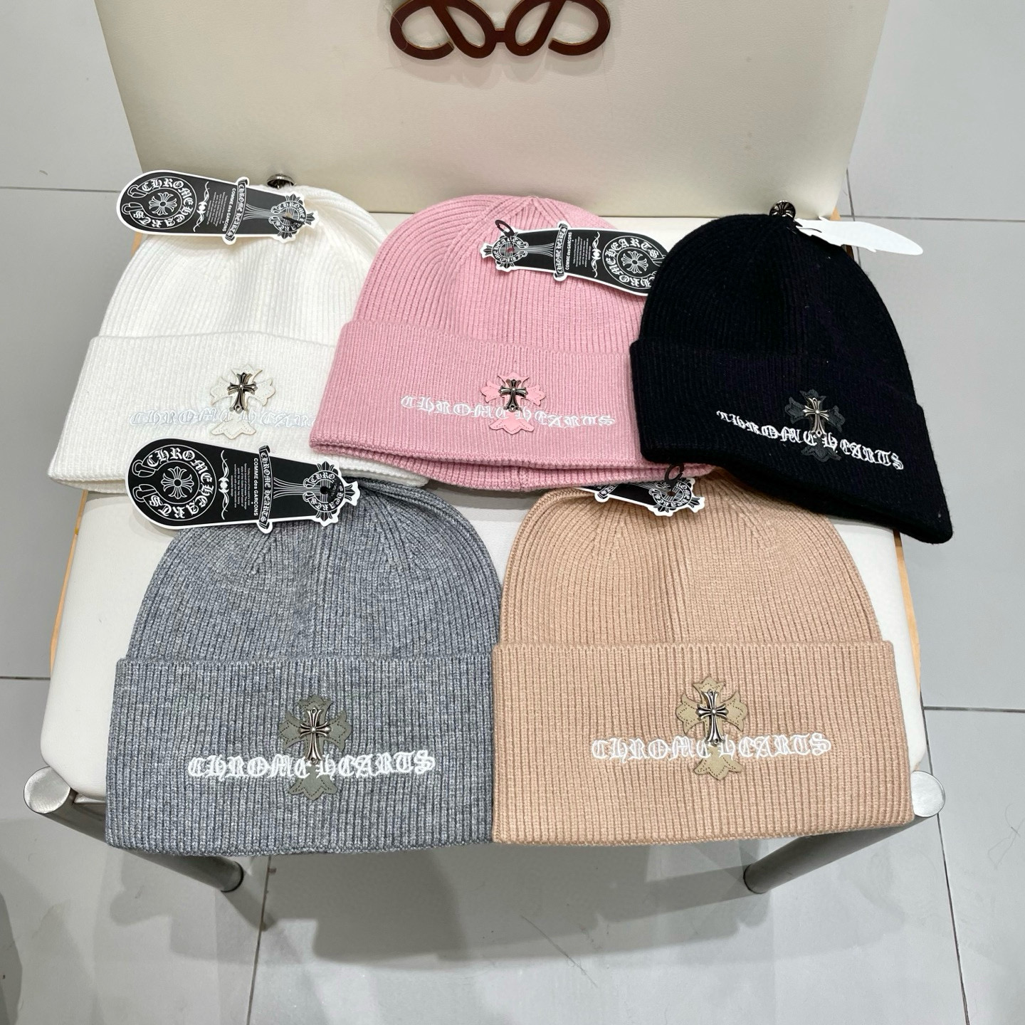 克罗心 秋冬款羊毛针织毛线帽这款必定是极简主义的最爱干净，利索，时尚百搭，绝对不挑脸型！属于时尚经典的万