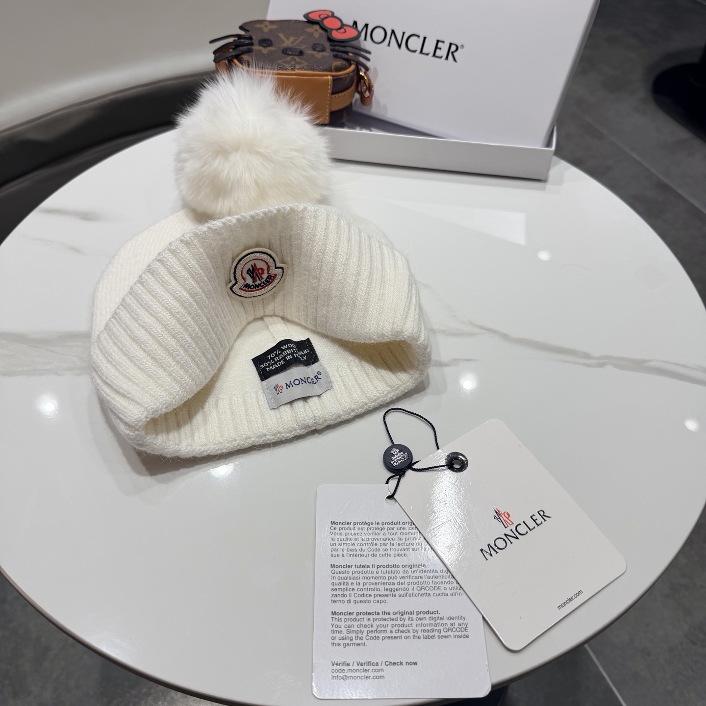 Moncler 蒙口套装秋冬款翻边羊毛针织毛线帽 高品质定制！这款必定是极简主义的最爱 干净，利索，时尚百搭，绝对不挑脸