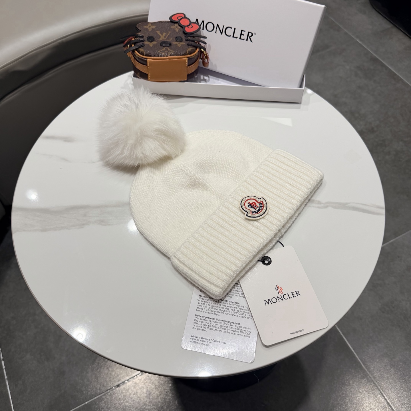 Moncler 蒙口套装秋冬款翻边羊毛针织毛线帽 高品质定制！这款必定是极简主义的最爱 干净，利索，时尚百搭，绝对不挑脸