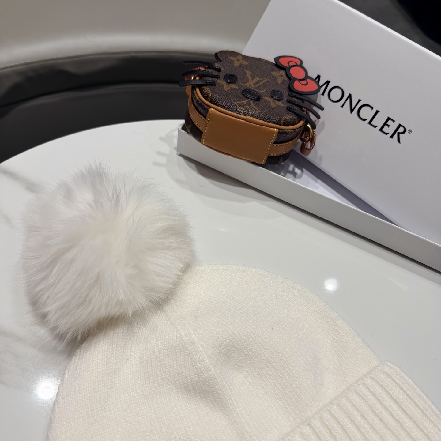 Moncler 蒙口套装秋冬款翻边羊毛针织毛线帽 高品质定制！这款必定是极简主义的最爱 干净，利索，时尚百搭，绝对不挑脸