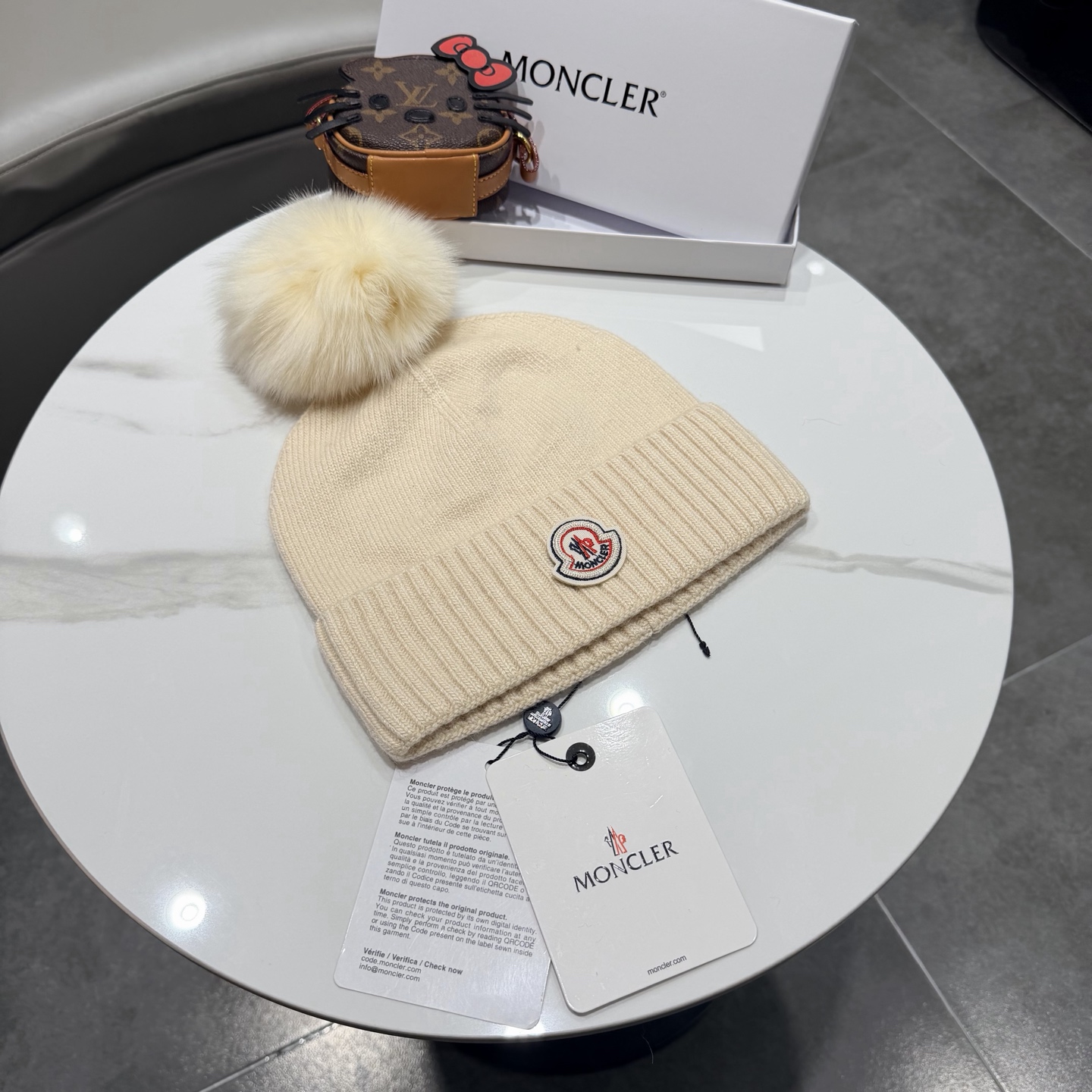 Moncler 蒙口套装秋冬款翻边羊毛针织毛线帽 高品质定制！这款必定是极简主义的最爱 干净，利索，时尚百搭，绝对不挑脸