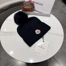 Moncler 蒙口套装秋冬款翻边羊毛针织毛线帽 高品质定制!这款必定是极简主义的最爱 干净,利索,时尚百搭,绝对不挑脸 Moncler 蒙口套装秋冬款翻边羊毛针织毛线帽 高品质定制!这款必定是极简主义的最爱 干净,利索,时尚百搭,绝对不挑脸