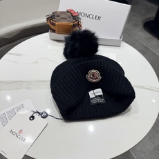 Moncler 蒙口套装秋冬款翻边羊毛针织毛线帽 高品质定制!这款必定是极简主义的最爱 干净,利索,时尚百搭,绝对不挑脸 Moncler 蒙口套装秋冬款翻边羊毛针织毛线帽 高品质定制!这款必定是极简主义的最爱 干净,利索,时尚百搭,绝对不挑脸