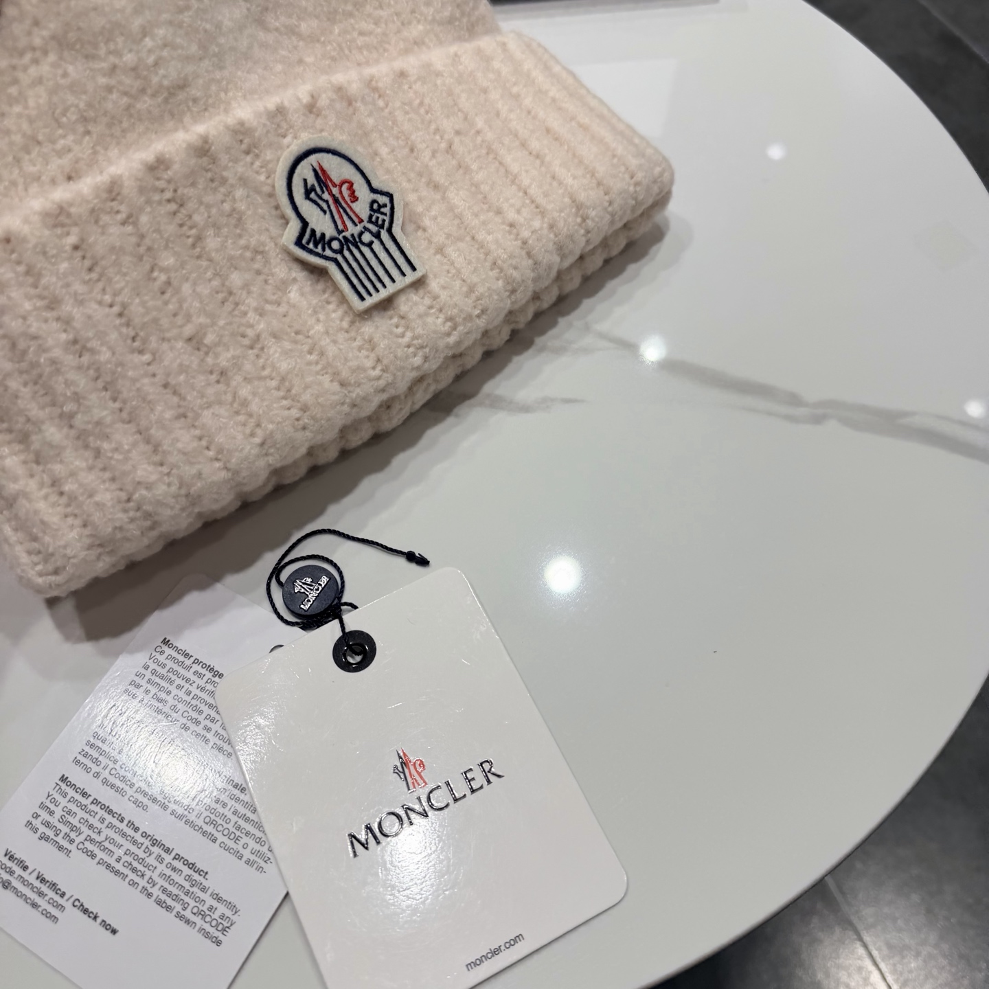 蒙口Moncler盟可睐💥官网经典针织帽，原单复刻.非常柔软亲肤，弹性很好💓有质感又非常百搭的款式~保暖的  羊绒毛线帽