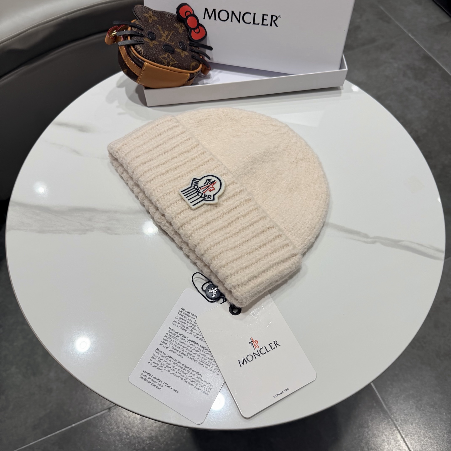 蒙口Moncler盟可睐💥官网经典针织帽，原单复刻.非常柔软亲肤，弹性很好💓有质感又非常百搭的款式~保暖的  羊绒毛线帽