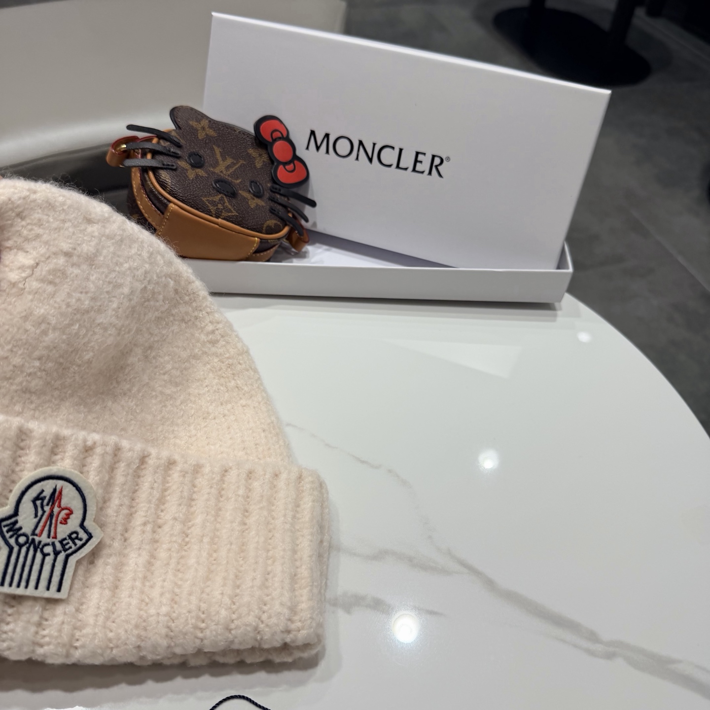 蒙口Moncler盟可睐💥官网经典针织帽，原单复刻.非常柔软亲肤，弹性很好💓有质感又非常百搭的款式~保暖的  羊绒毛线帽