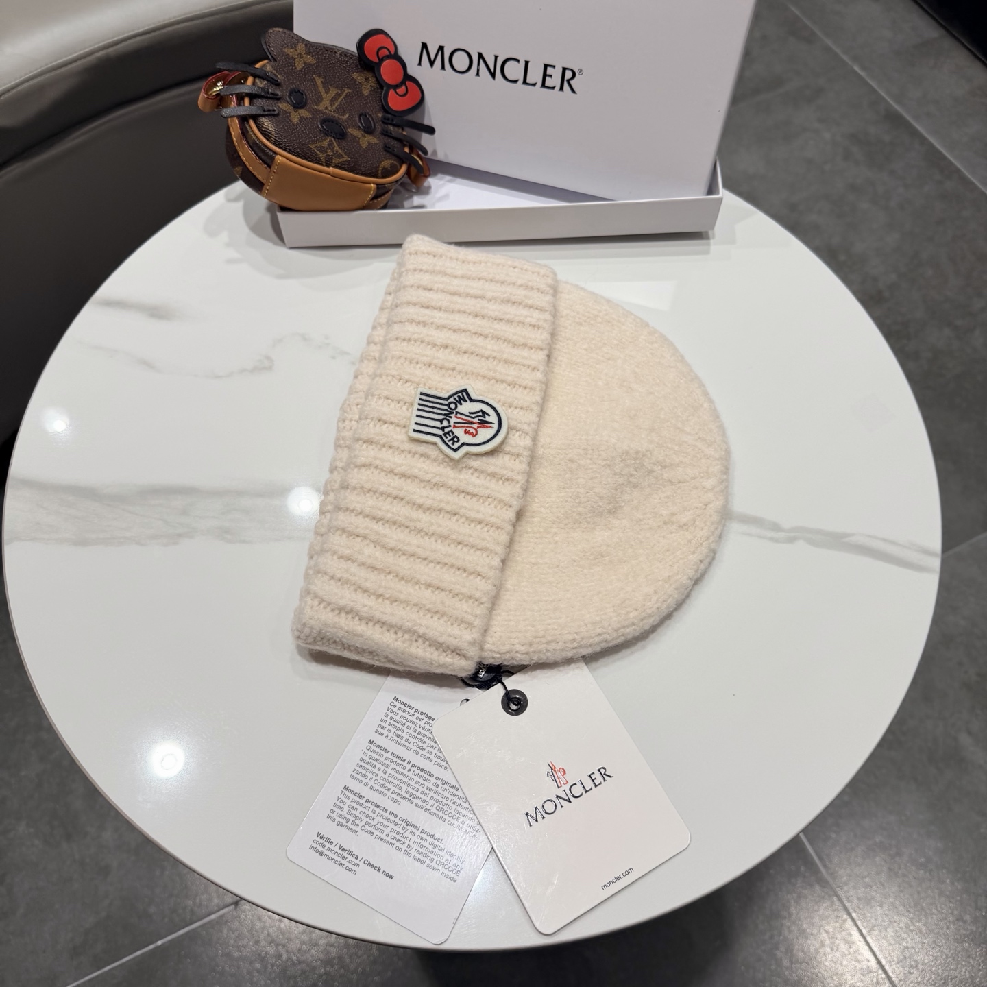 蒙口Moncler盟可睐💥官网经典针织帽，原单复刻.非常柔软亲肤，弹性很好💓有质感又非常百搭的款式~保暖的  羊绒毛线帽