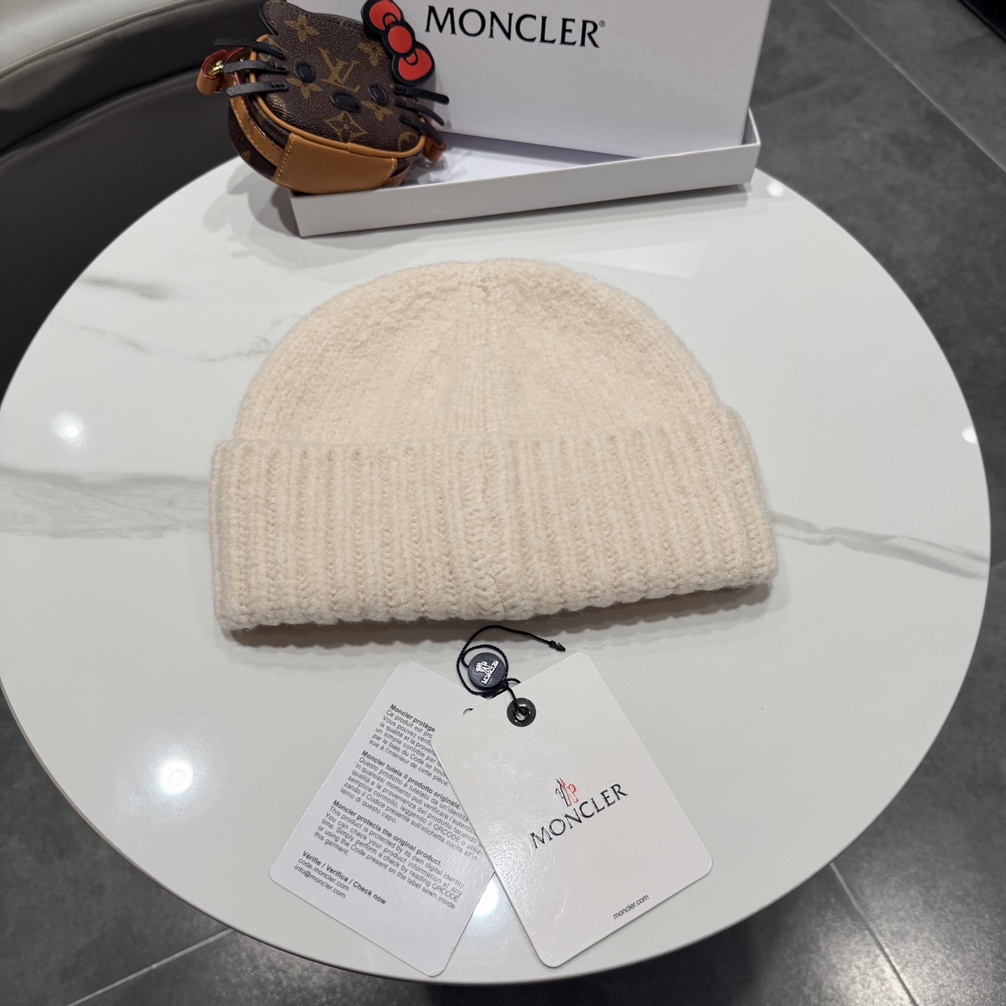 蒙口Moncler盟可睐💥官网经典针织帽，原单复刻.非常柔软亲肤，弹性很好💓有质感又非常百搭的款式~保暖的  羊绒毛线帽