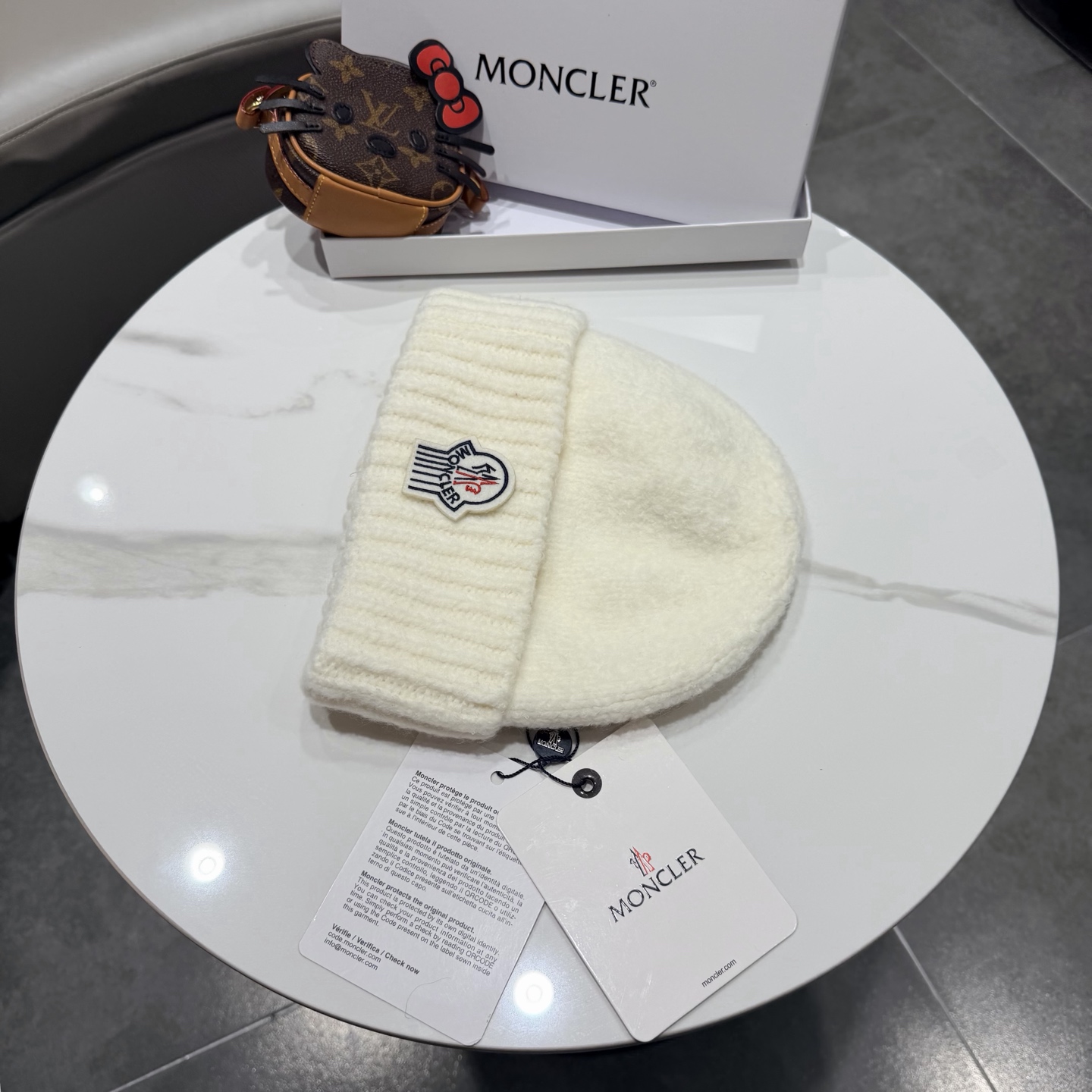 蒙口Moncler盟可睐💥官网经典针织帽，原单复刻.非常柔软亲肤，弹性很好💓有质感又非常百搭的款式~保暖的  羊绒毛线帽