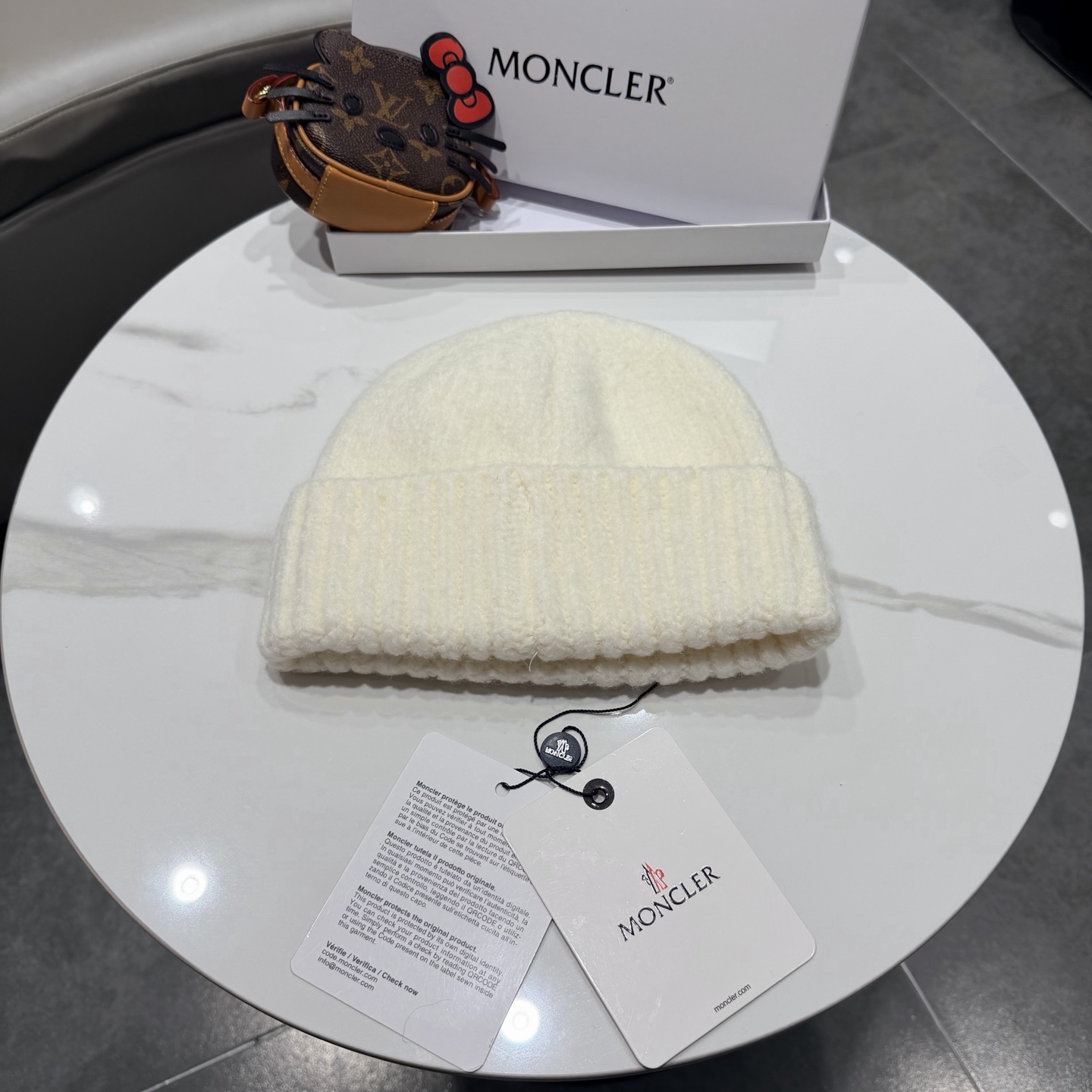 蒙口Moncler盟可睐💥官网经典针织帽，原单复刻.非常柔软亲肤，弹性很好💓有质感又非常百搭的款式~保暖的  羊绒毛线帽
