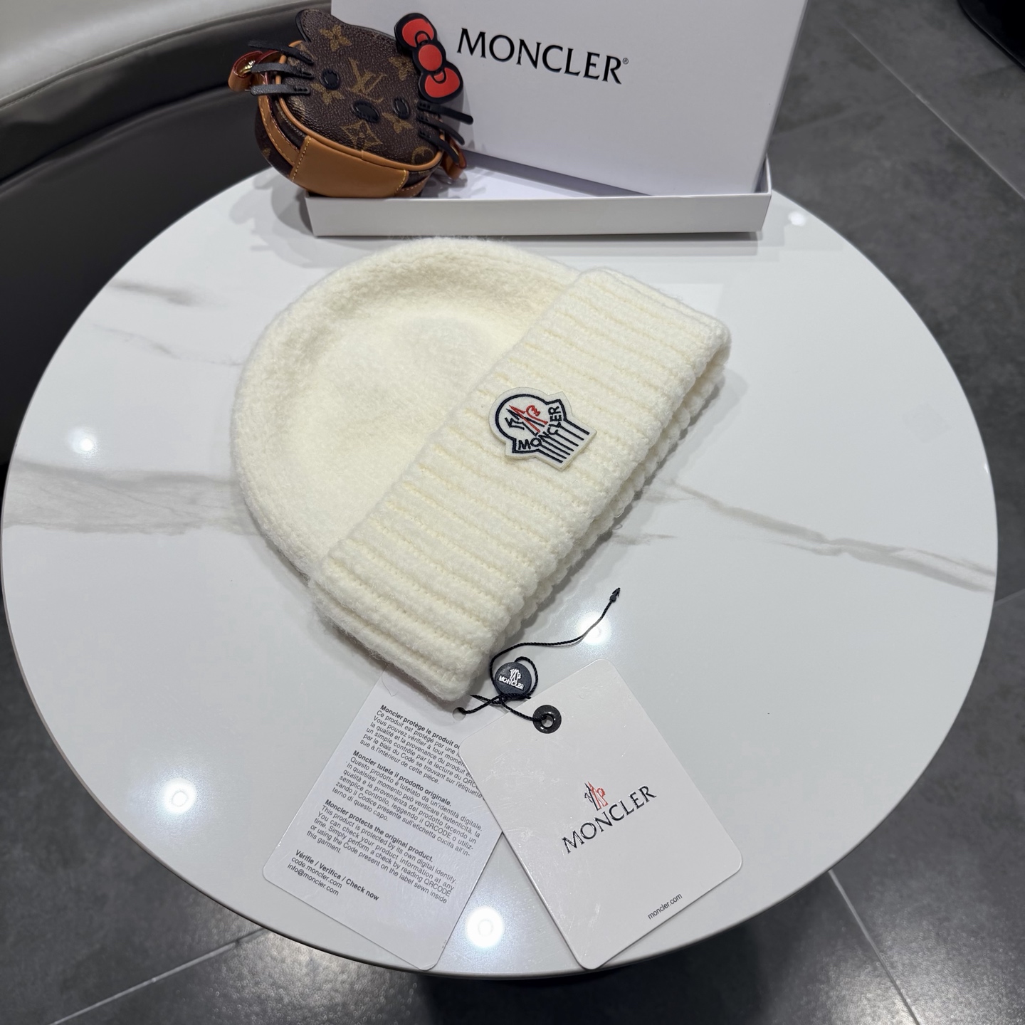 蒙口Moncler盟可睐💥官网经典针织帽，原单复刻.非常柔软亲肤，弹性很好💓有质感又非常百搭的款式~保暖的  羊绒毛线帽