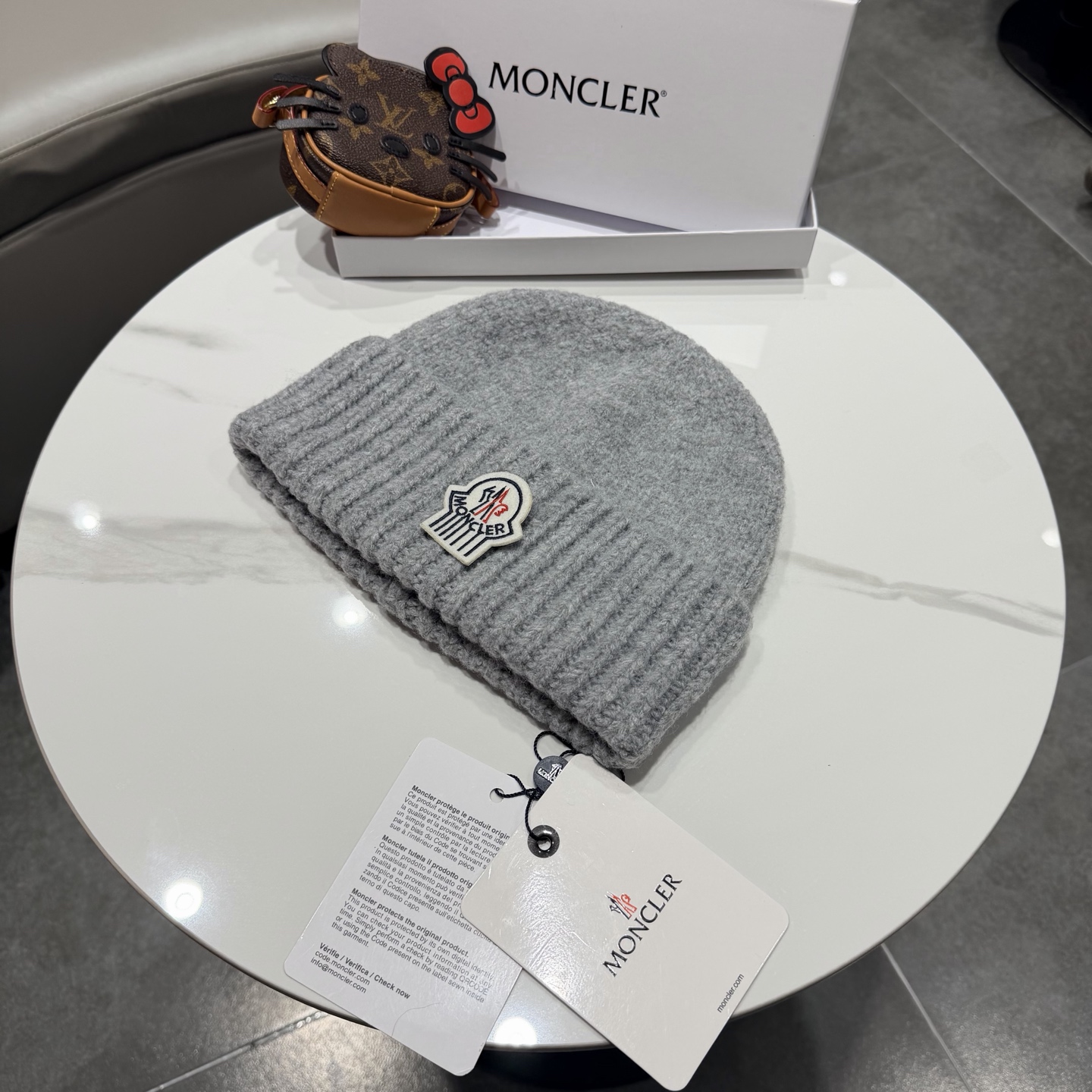 蒙口Moncler盟可睐💥官网经典针织帽，原单复刻.非常柔软亲肤，弹性很好💓有质感又非常百搭的款式~保暖的  羊绒毛线帽