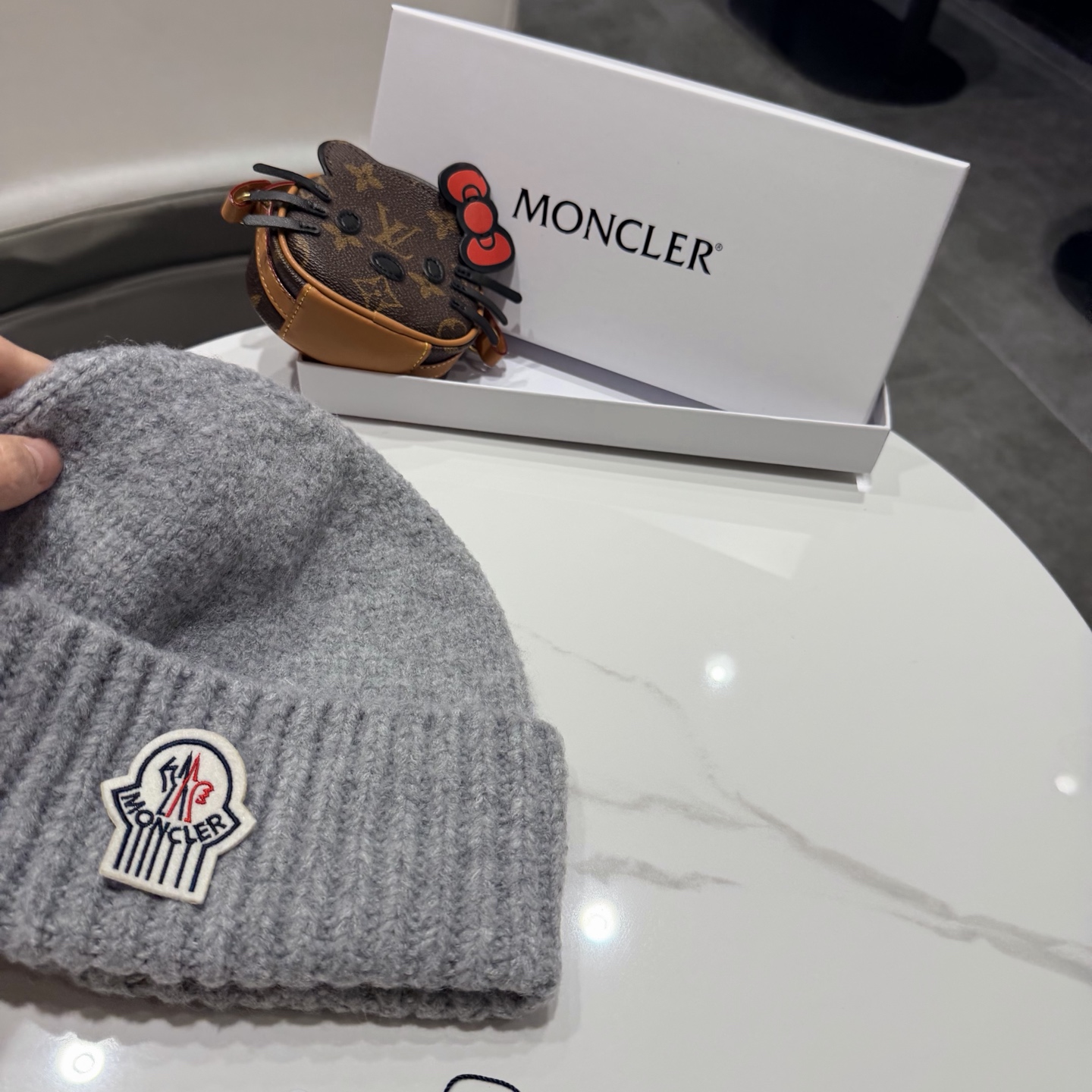 蒙口Moncler盟可睐💥官网经典针织帽，原单复刻.非常柔软亲肤，弹性很好💓有质感又非常百搭的款式~保暖的  羊绒毛线帽