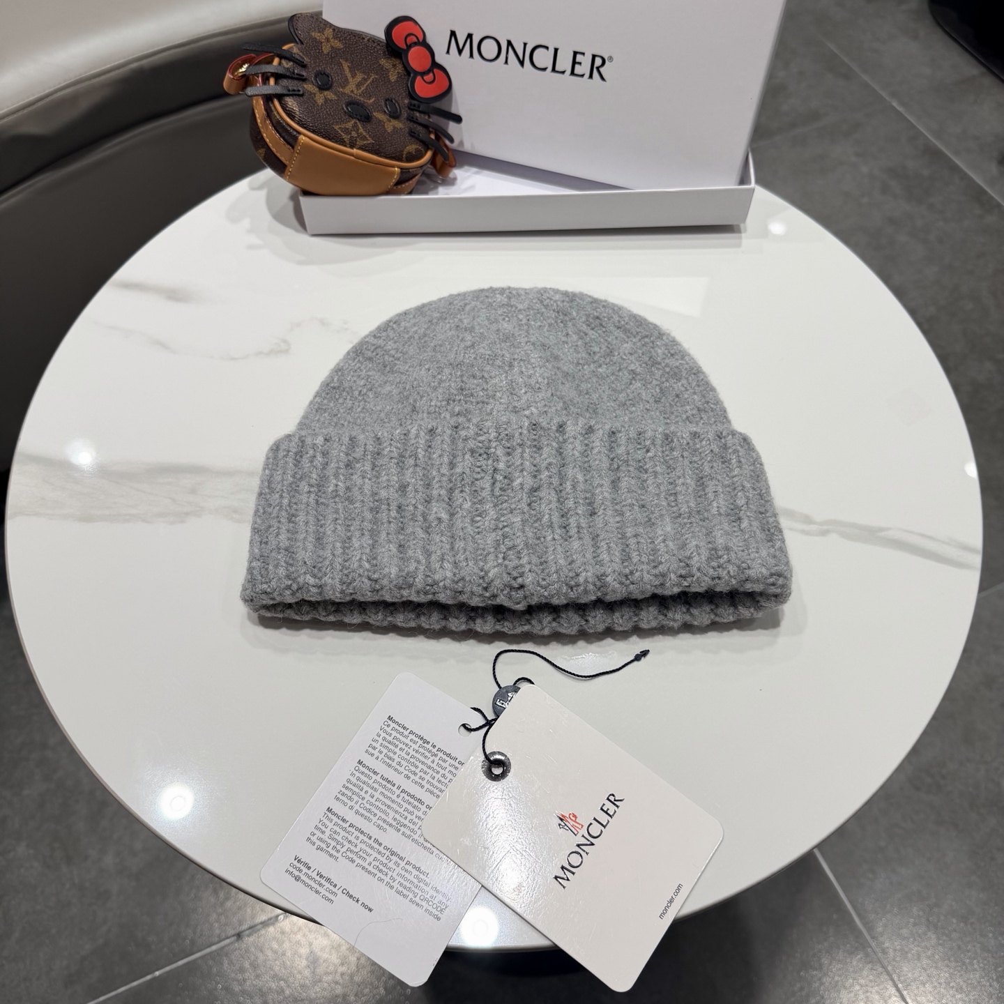 蒙口Moncler盟可睐💥官网经典针织帽，原单复刻.非常柔软亲肤，弹性很好💓有质感又非常百搭的款式~保暖的  羊绒毛线帽