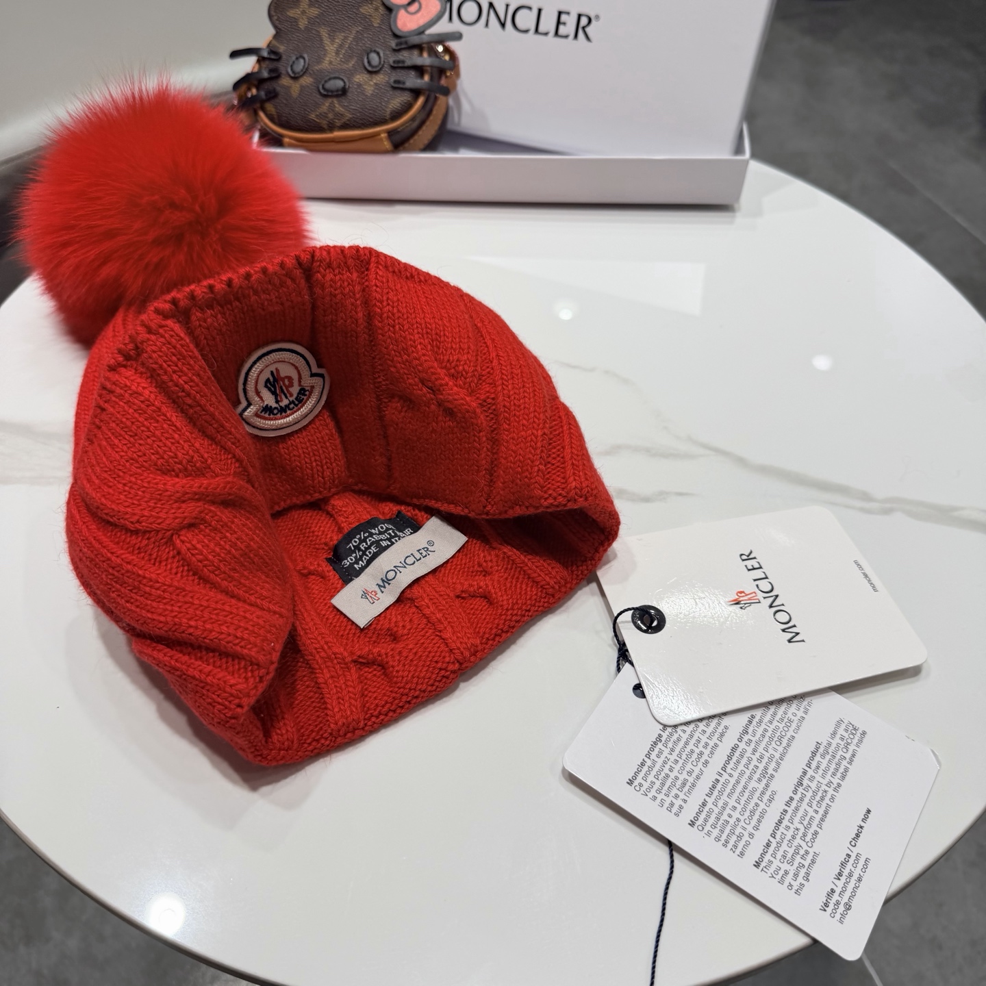 高版本蒙口Moncler盟可睐💥官网经典针织帽，原单复刻.非常柔软亲肤，弹性很好💓有质感又非常百搭的款式~保暖的  羊绒