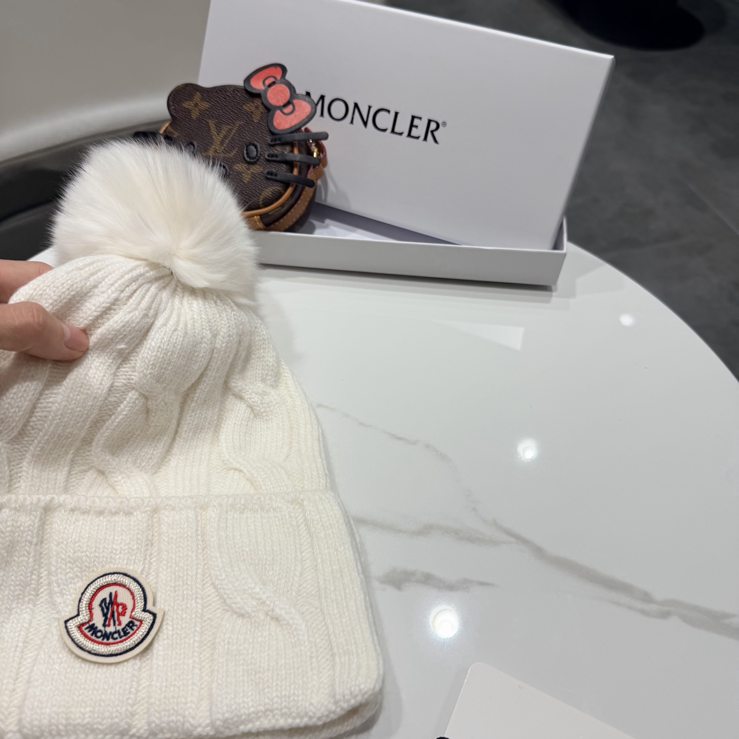 高版本蒙口Moncler盟可睐💥官网经典针织帽，原单复刻.非常柔软亲肤，弹性很好💓有质感又非常百搭的款式~保暖的  羊绒