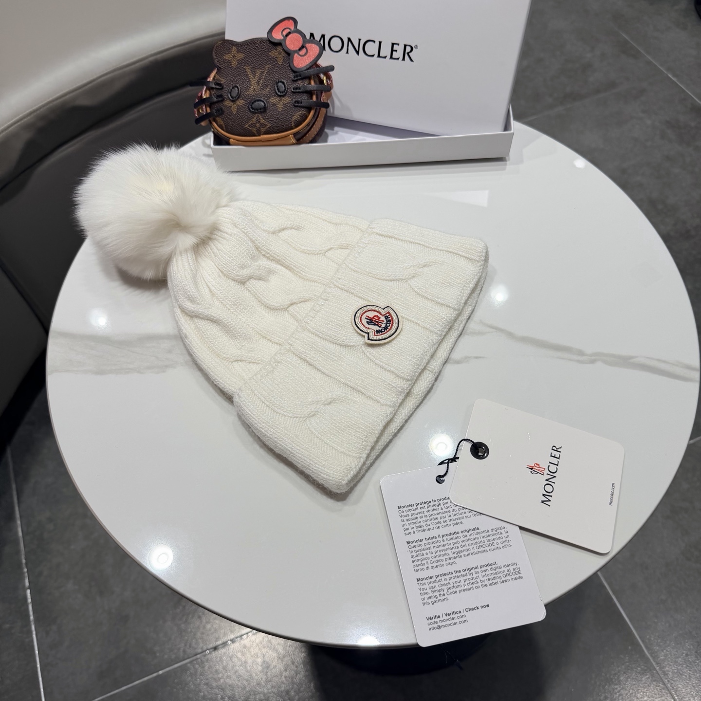 高版本蒙口Moncler盟可睐💥官网经典针织帽，原单复刻.非常柔软亲肤，弹性很好💓有质感又非常百搭的款式~保暖的  羊绒