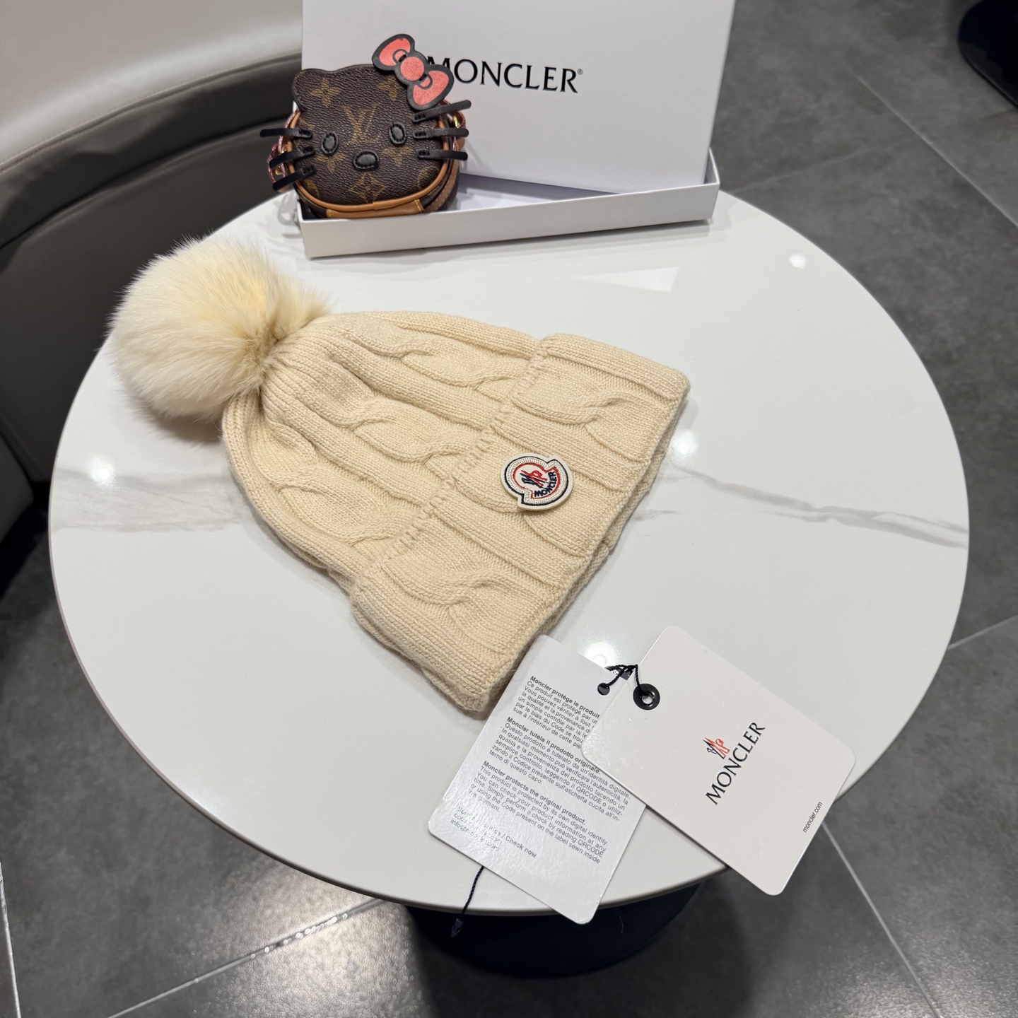 高版本蒙口Moncler盟可睐💥官网经典针织帽，原单复刻.非常柔软亲肤，弹性很好💓有质感又非常百搭的款式~保暖的  羊绒