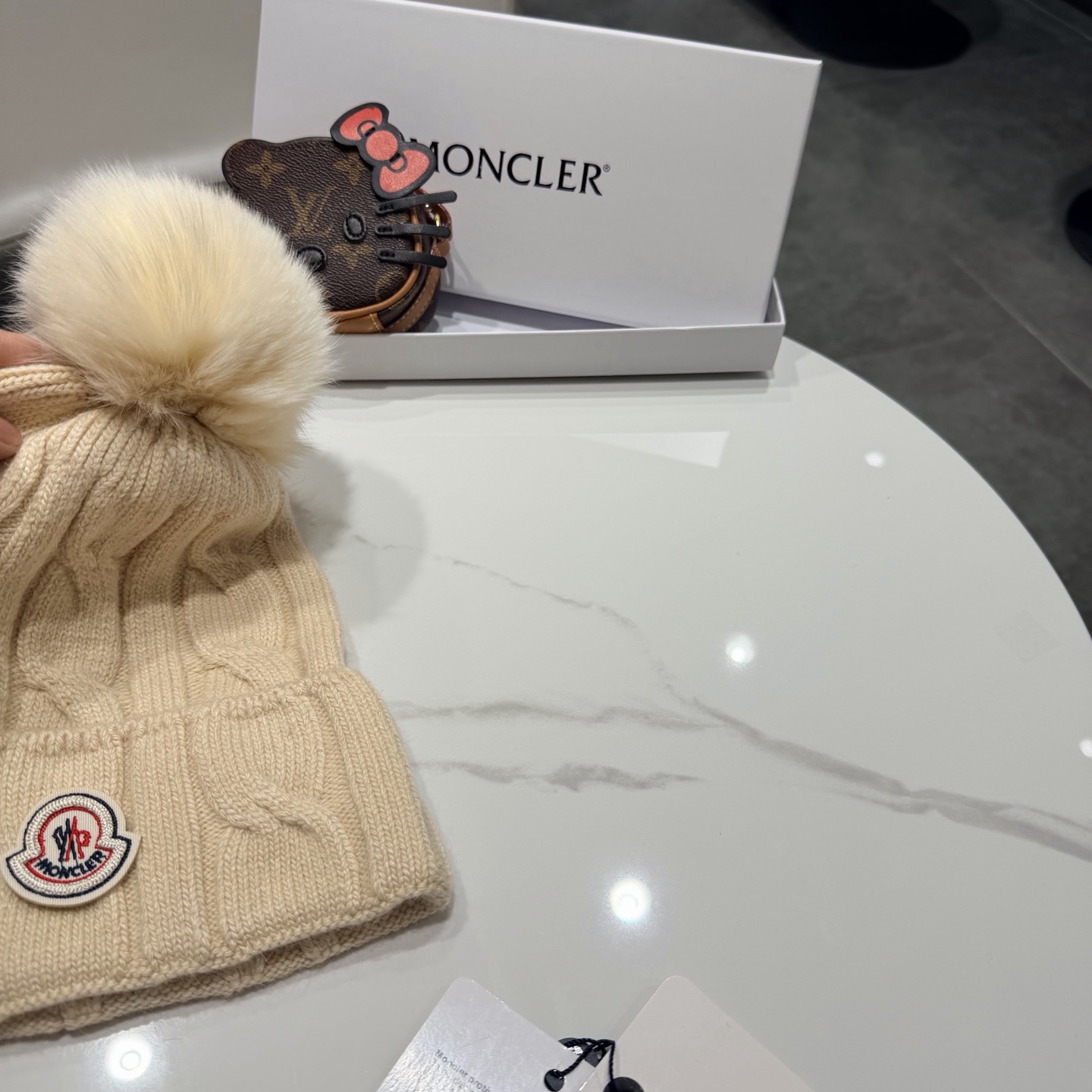 高版本蒙口Moncler盟可睐💥官网经典针织帽，原单复刻.非常柔软亲肤，弹性很好💓有质感又非常百搭的款式~保暖的  羊绒