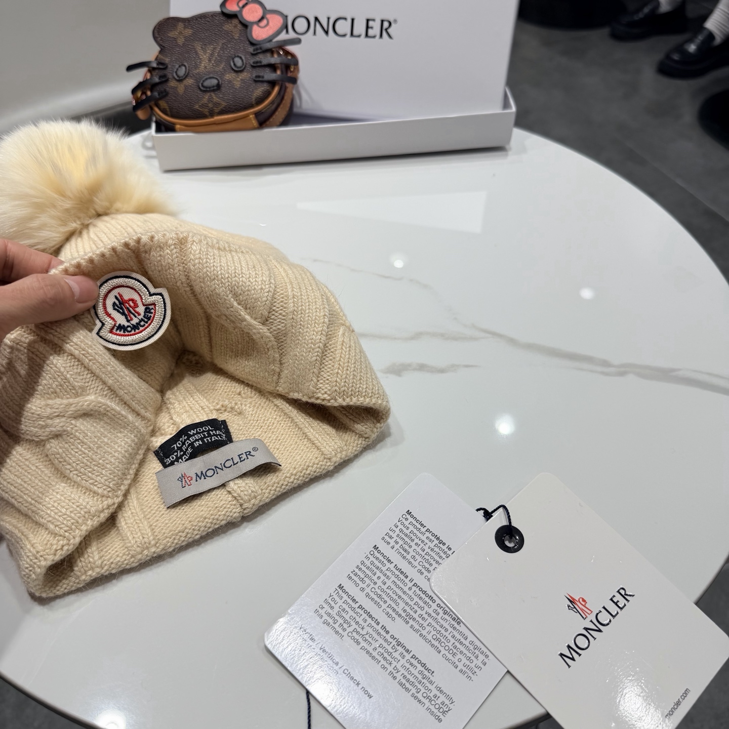 高版本蒙口Moncler盟可睐💥官网经典针织帽，原单复刻.非常柔软亲肤，弹性很好💓有质感又非常百搭的款式~保暖的  羊绒