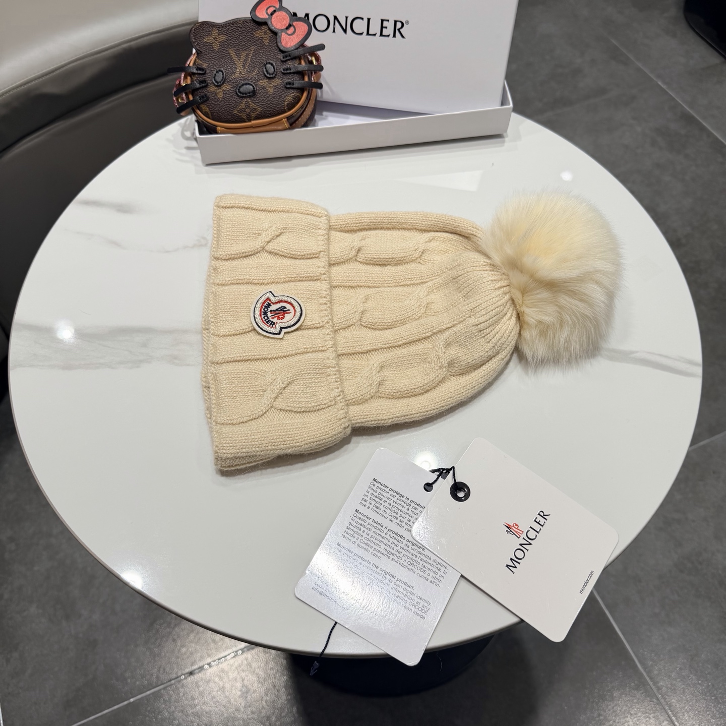 高版本蒙口Moncler盟可睐💥官网经典针织帽，原单复刻.非常柔软亲肤，弹性很好💓有质感又非常百搭的款式~保暖的  羊绒