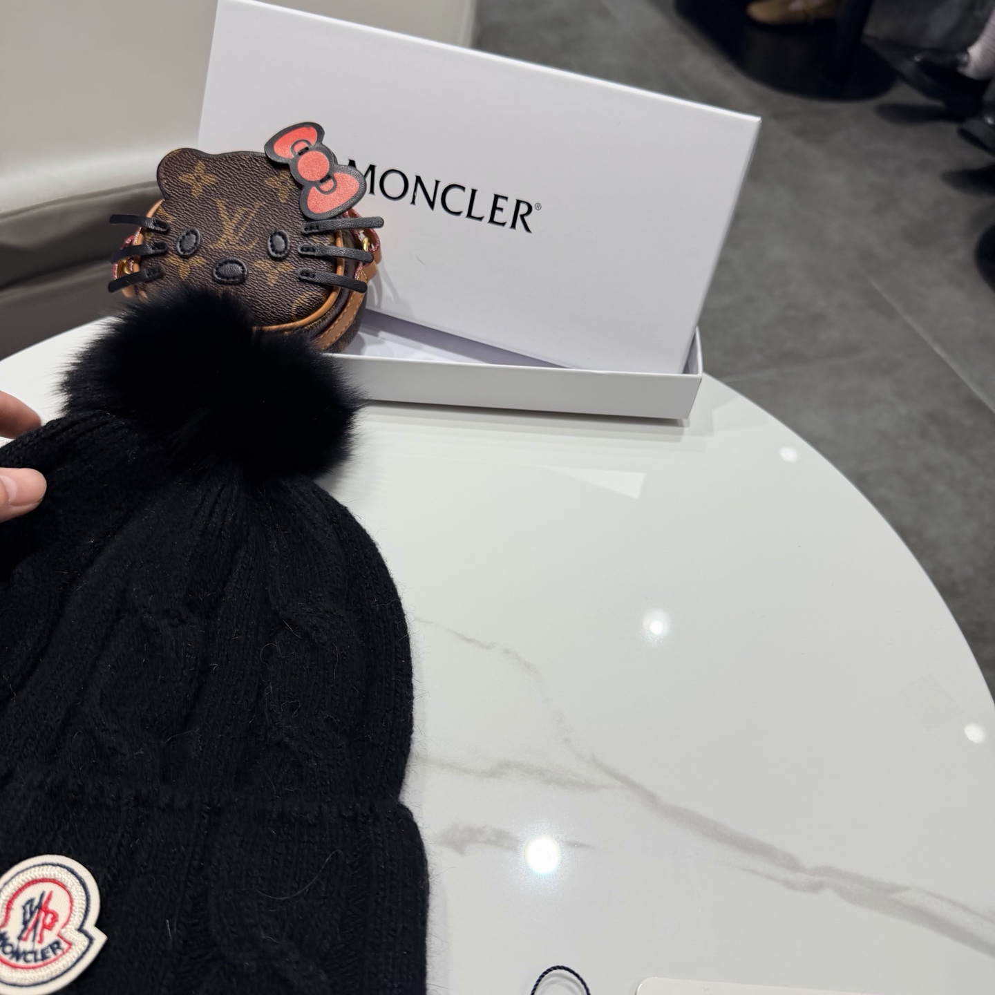 高版本蒙口Moncler盟可睐💥官网经典针织帽，原单复刻.非常柔软亲肤，弹性很好💓有质感又非常百搭的款式~保暖的  羊绒