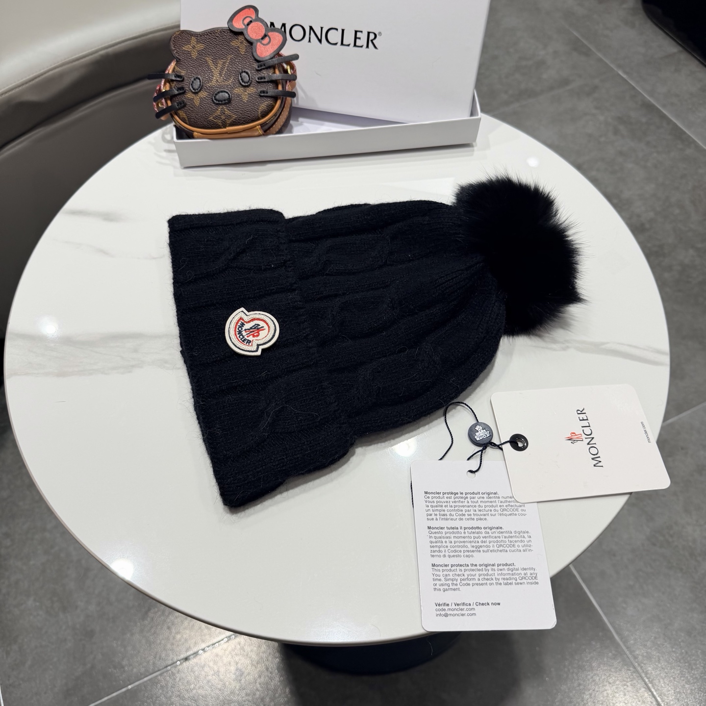 高版本蒙口Moncler盟可睐💥官网经典针织帽，原单复刻.非常柔软亲肤，弹性很好💓有质感又非常百搭的款式~保暖的  羊绒