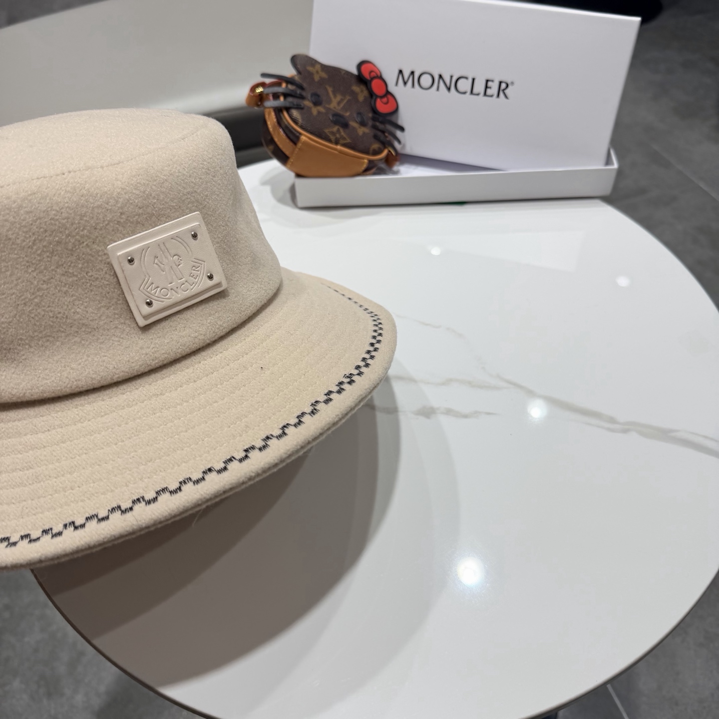 moncler美式复古时尚棕色渔夫帽女秋冬大帽檐百搭气质礼帽显脸小休闲盆帽