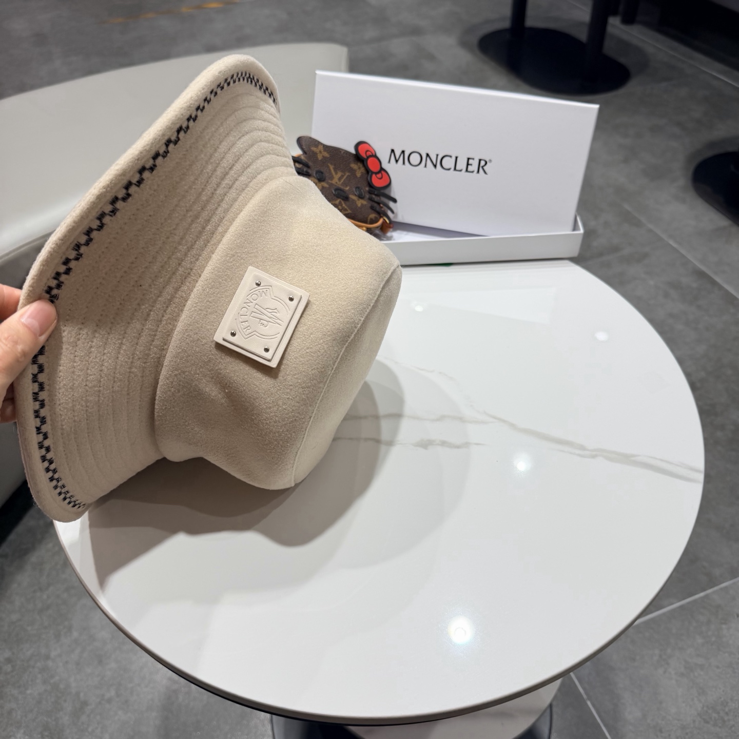 moncler美式复古时尚棕色渔夫帽女秋冬大帽檐百搭气质礼帽显脸小休闲盆帽