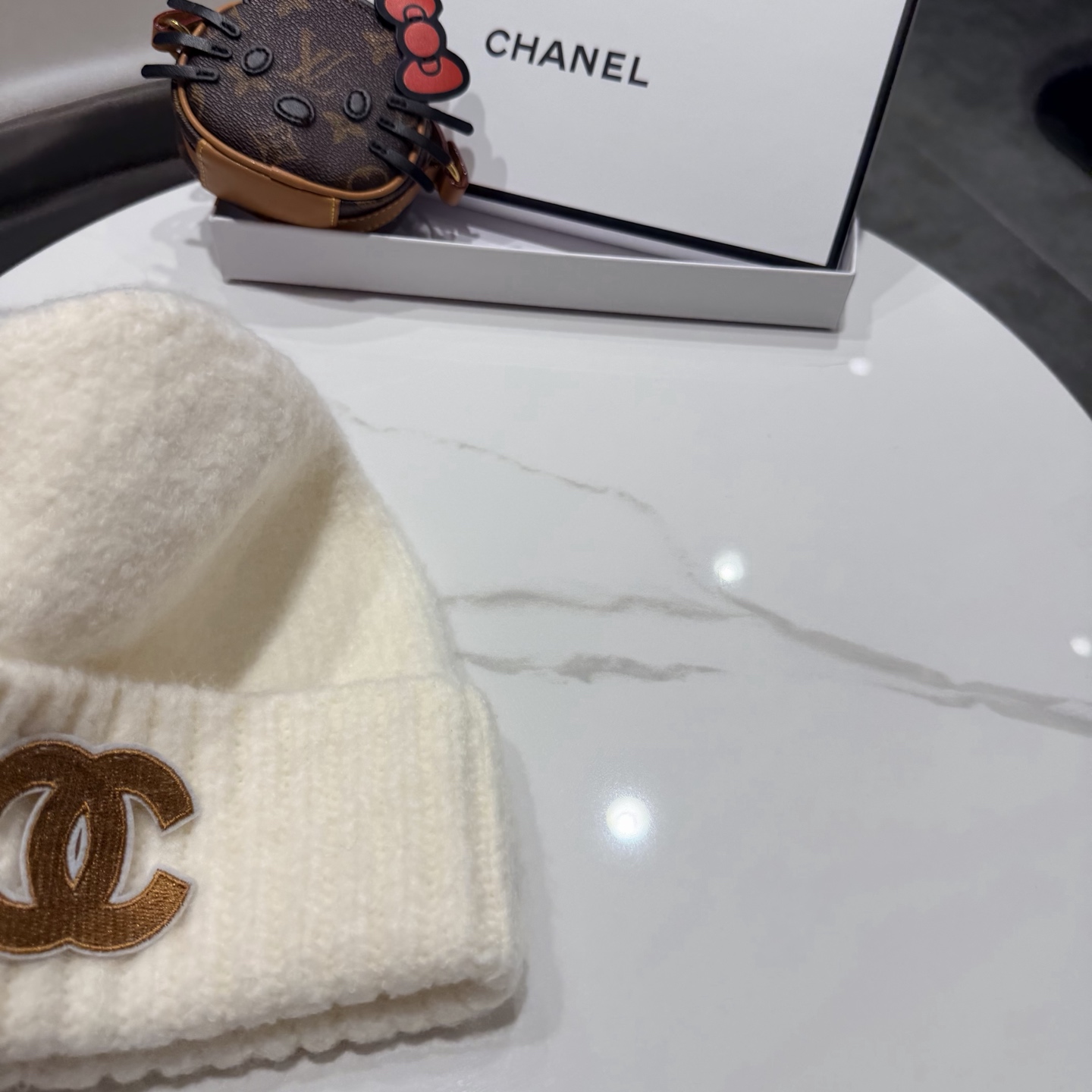 Chanel官网品质香奈儿秋冬网红时尚博主推荐款毛线帽，手感超柔软舒适的针织线帽，弹性极佳！