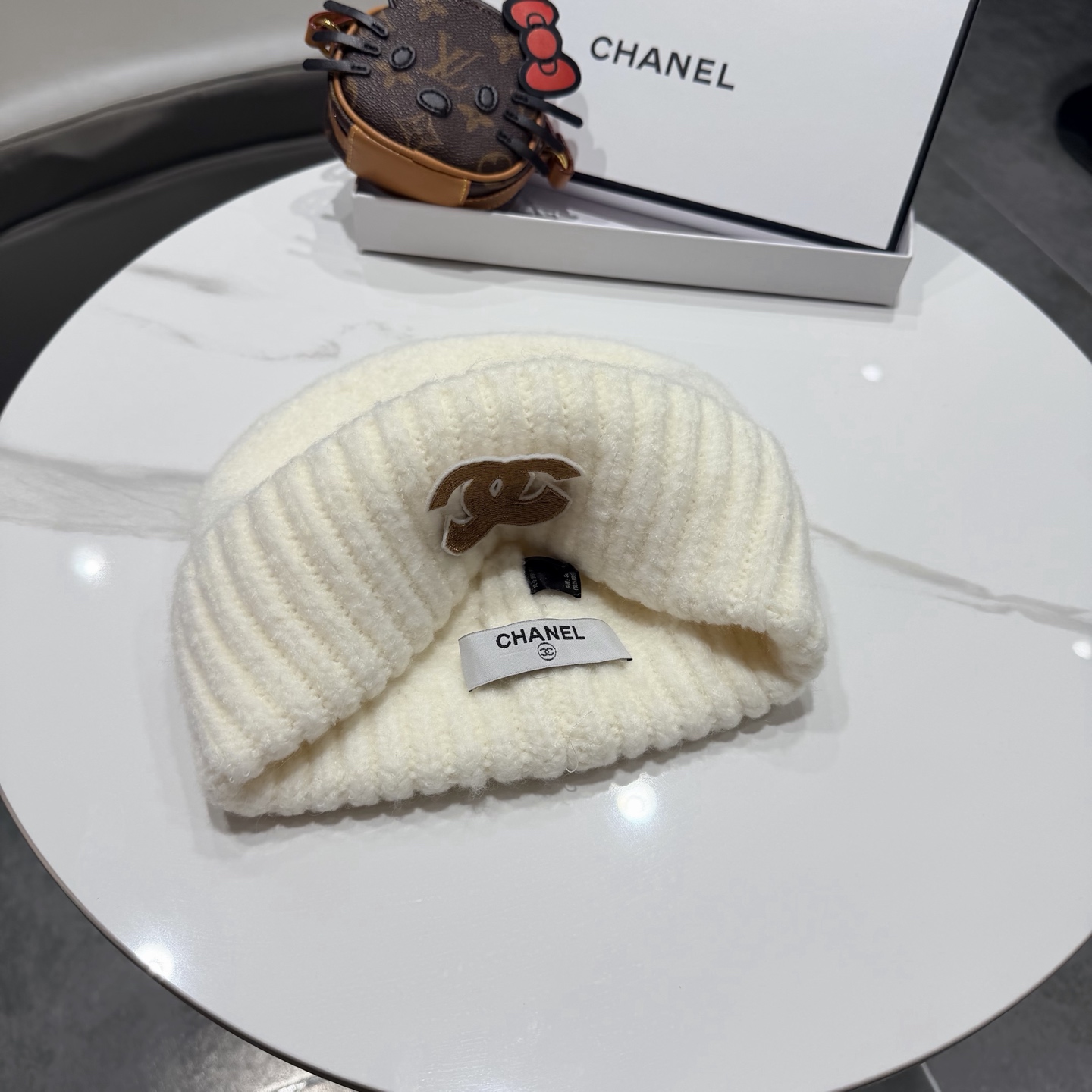 Chanel官网品质香奈儿秋冬网红时尚博主推荐款毛线帽，手感超柔软舒适的针织线帽，弹性极佳！