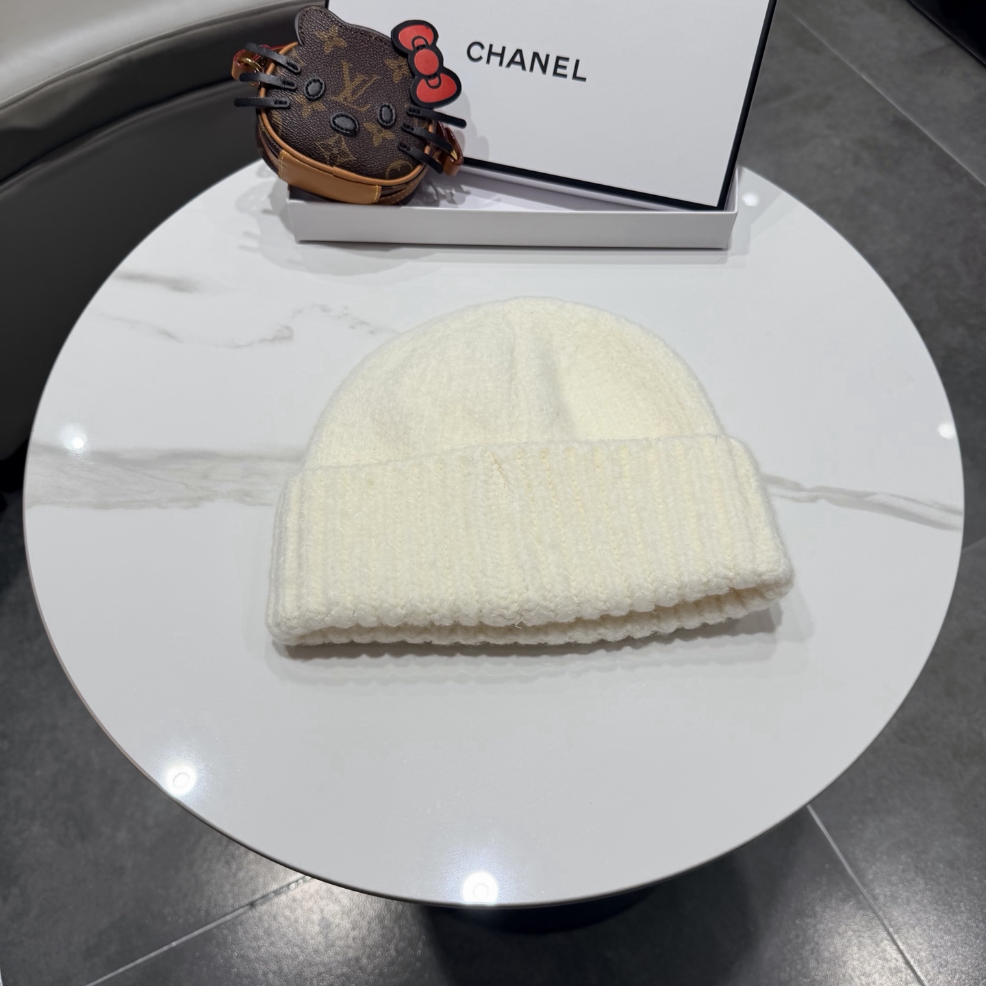 Chanel官网品质香奈儿秋冬网红时尚博主推荐款毛线帽，手感超柔软舒适的针织线帽，弹性极佳！