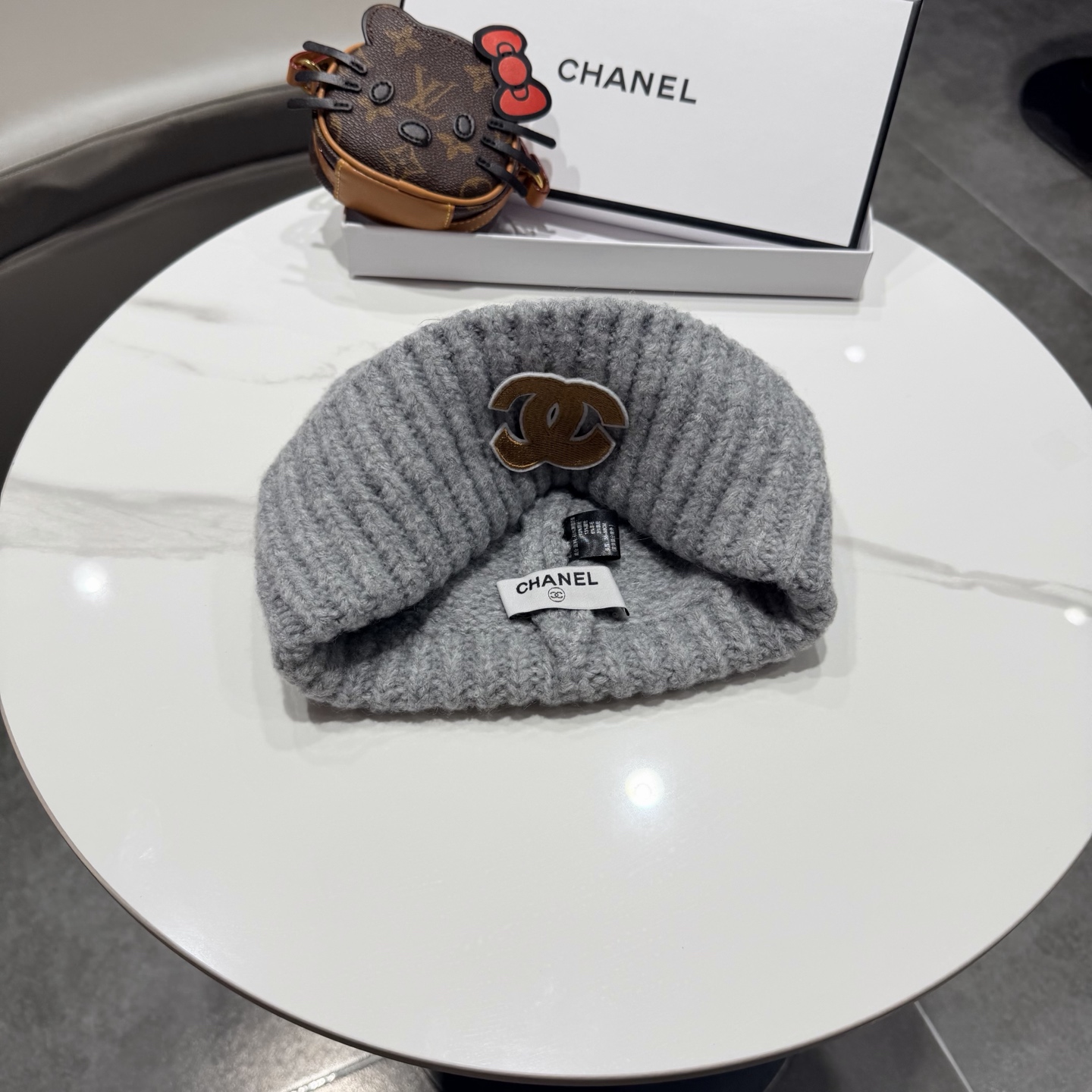 Chanel官网品质香奈儿秋冬网红时尚博主推荐款毛线帽，手感超柔软舒适的针织线帽，弹性极佳！