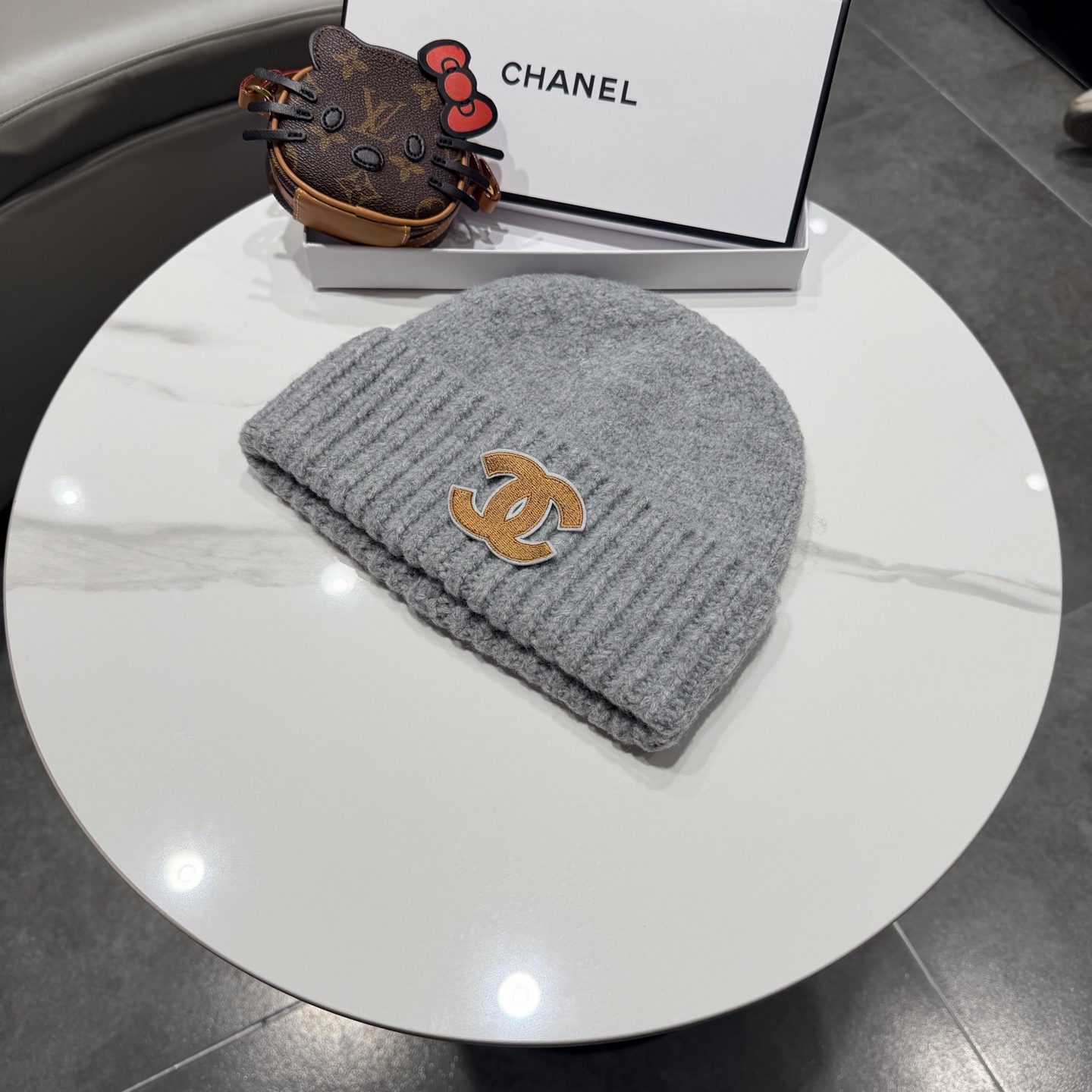 Chanel官网品质香奈儿秋冬网红时尚博主推荐款毛线帽，手感超柔软舒适的针织线帽，弹性极佳！