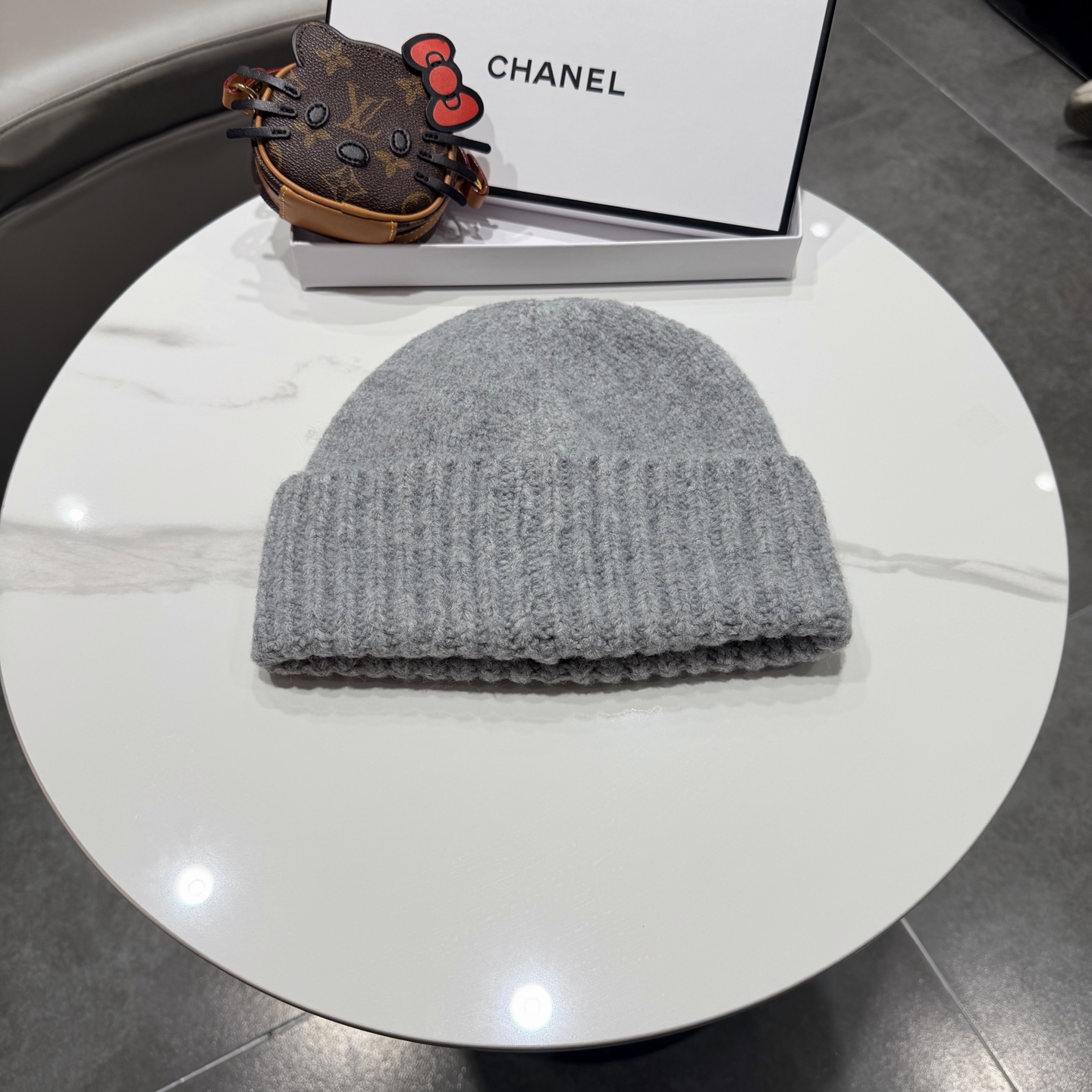 Chanel官网品质香奈儿秋冬网红时尚博主推荐款毛线帽，手感超柔软舒适的针织线帽，弹性极佳！